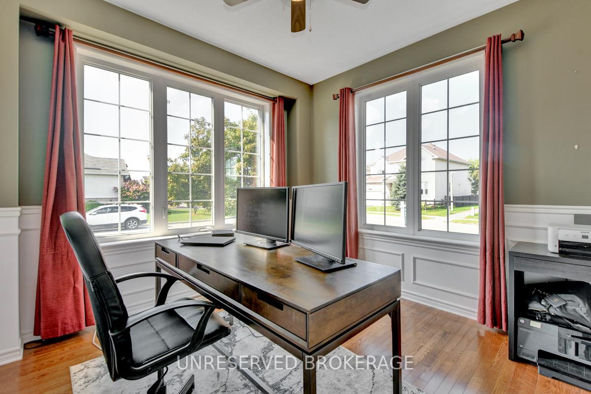 Photo 4 of 1900 Mickelberry Crescent, Ottawa, Notting Hill/Summerside — HOMEH