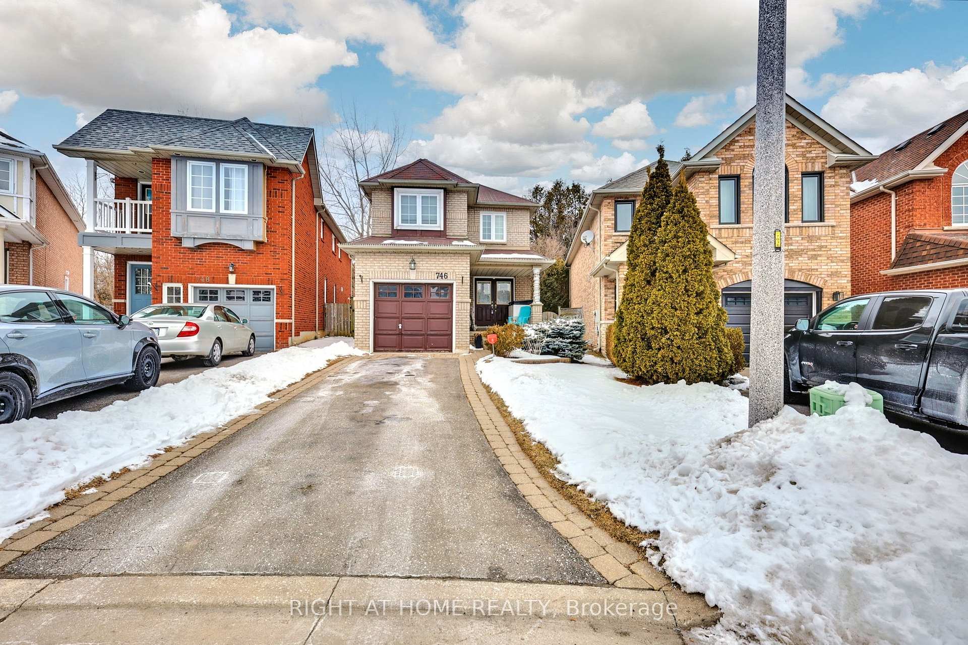 Photo 1 of 746 Swan Place, Pickering, Amberlea — HOMEH