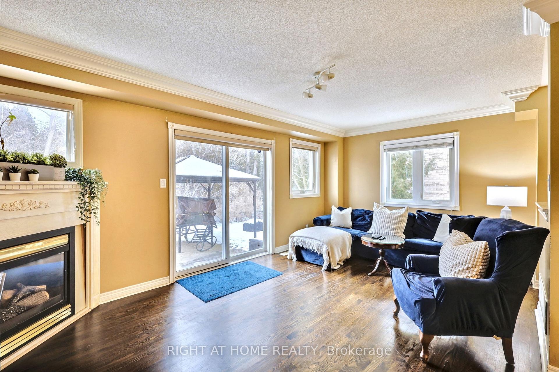 Photo 3 of 746 Swan Place, Pickering, Amberlea — HOMEH