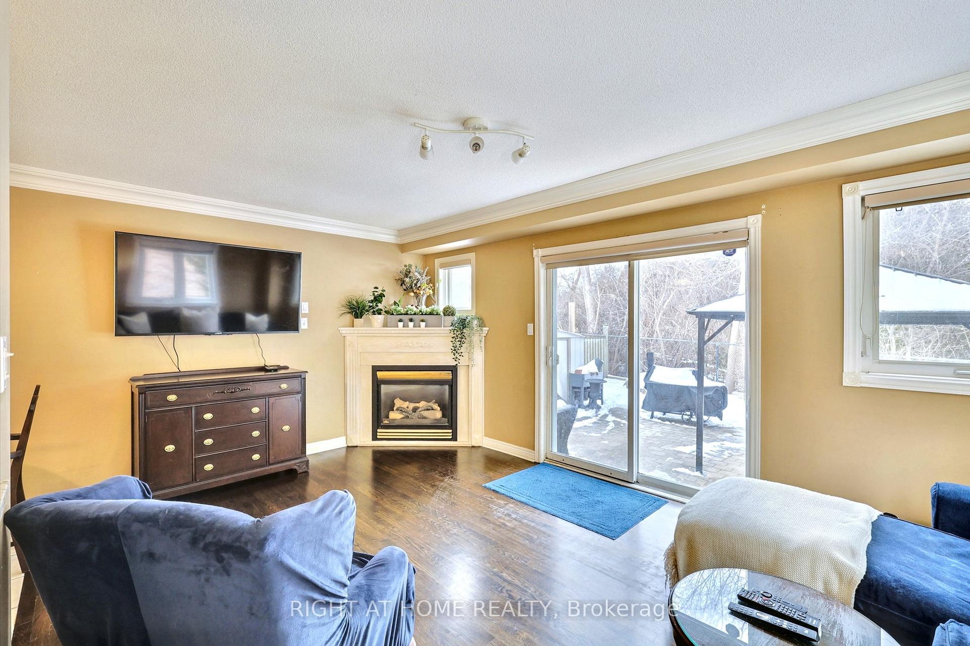 Photo 4 of 746 Swan Place, Pickering, Amberlea — HOMEH