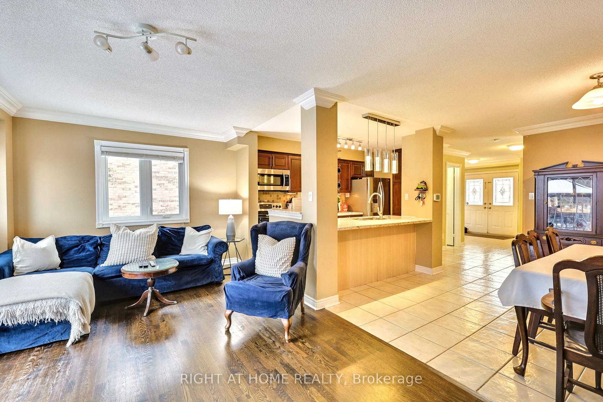 Photo 5 of 746 Swan Place, Pickering, Amberlea — HOMEH