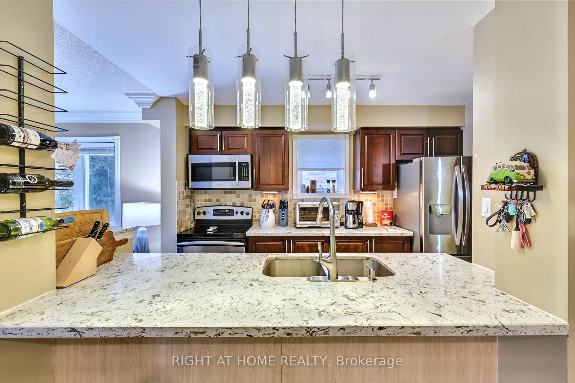 Photo 10 of 746 Swan Place, Pickering, Amberlea — HOMEH