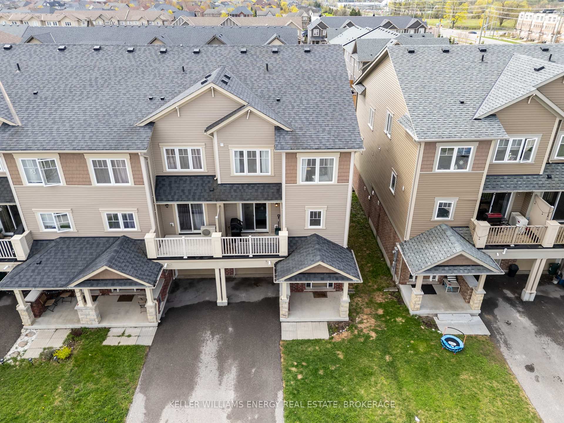 Photo 3 of 69 Tabaret Crescent, Oshawa, Windfields — HOMEH