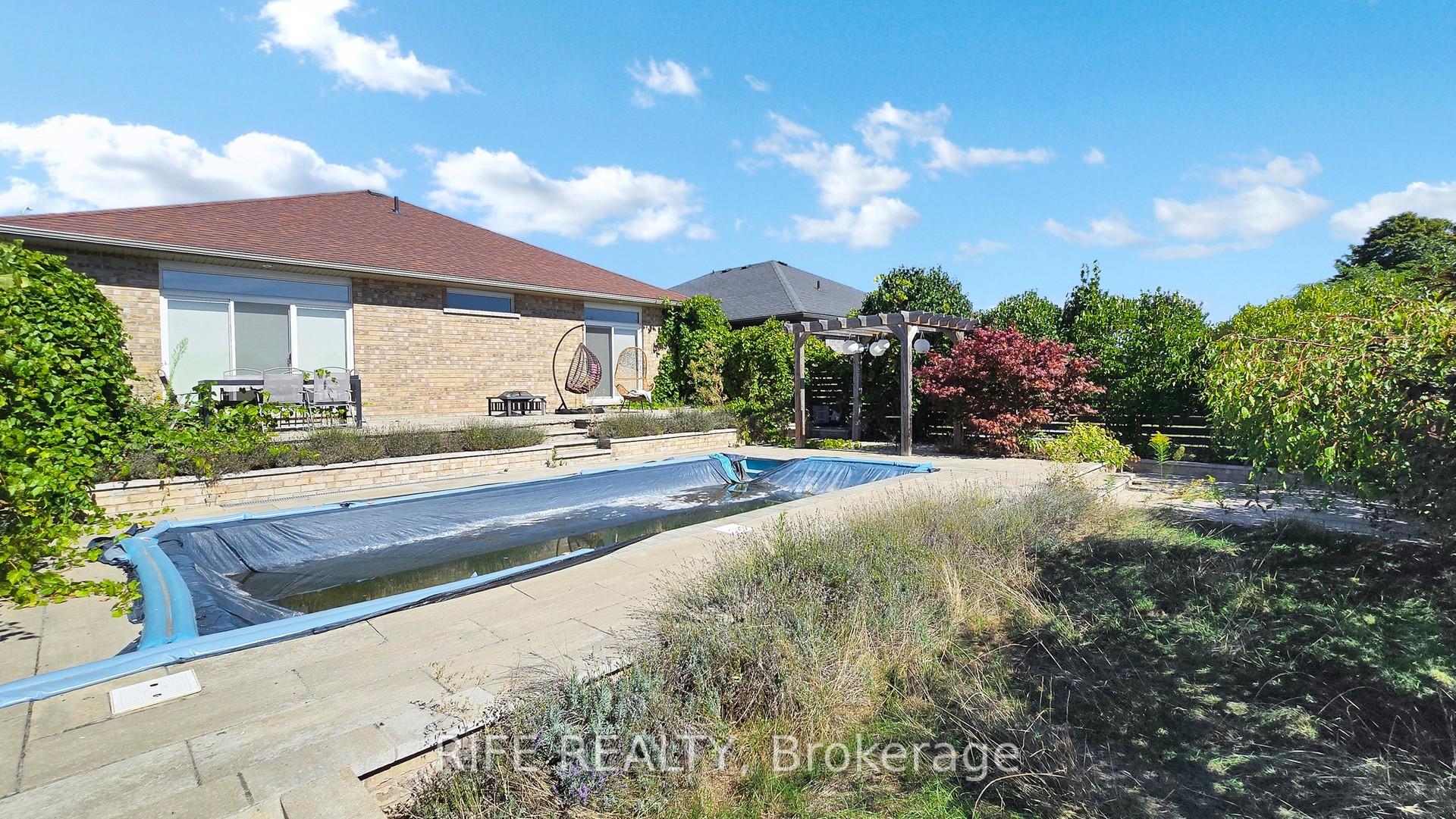 Photo 39 of 11 Crews Crescent W, Quinte West, Murray Ward — HOMEH