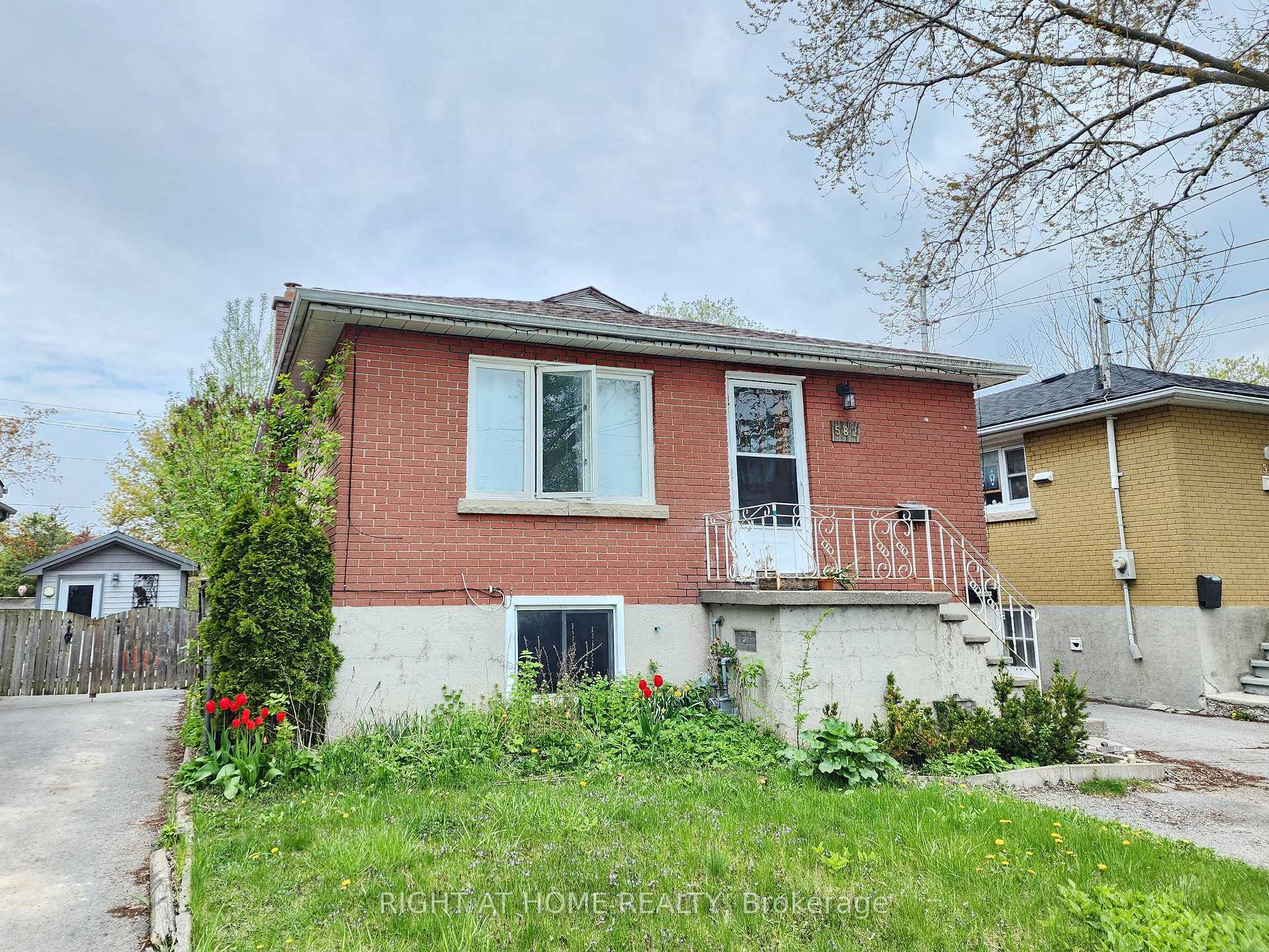 Photo 2 of 582 MacDonnell Street, Kingston, East of Sir John A. Blvd — HOMEH