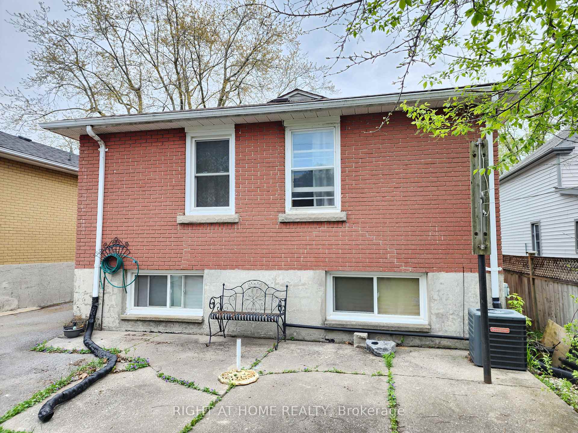 Photo 3 of 582 MacDonnell Street, Kingston, East of Sir John A. Blvd — HOMEH
