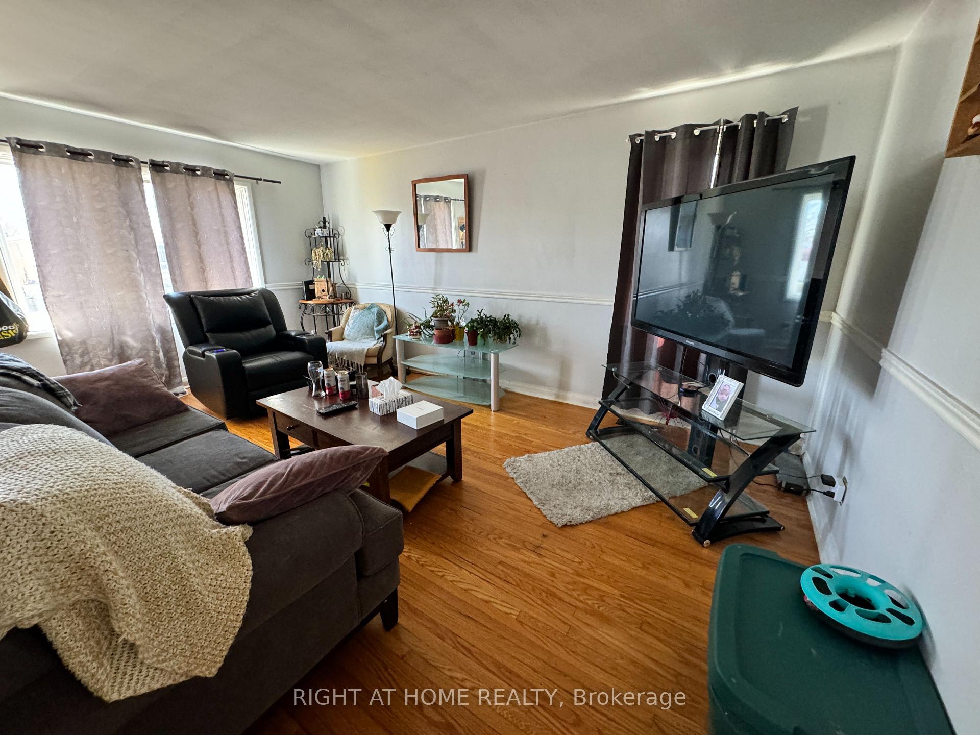 Photo 4 of 582 MacDonnell Street, Kingston, East of Sir John A. Blvd — HOMEH