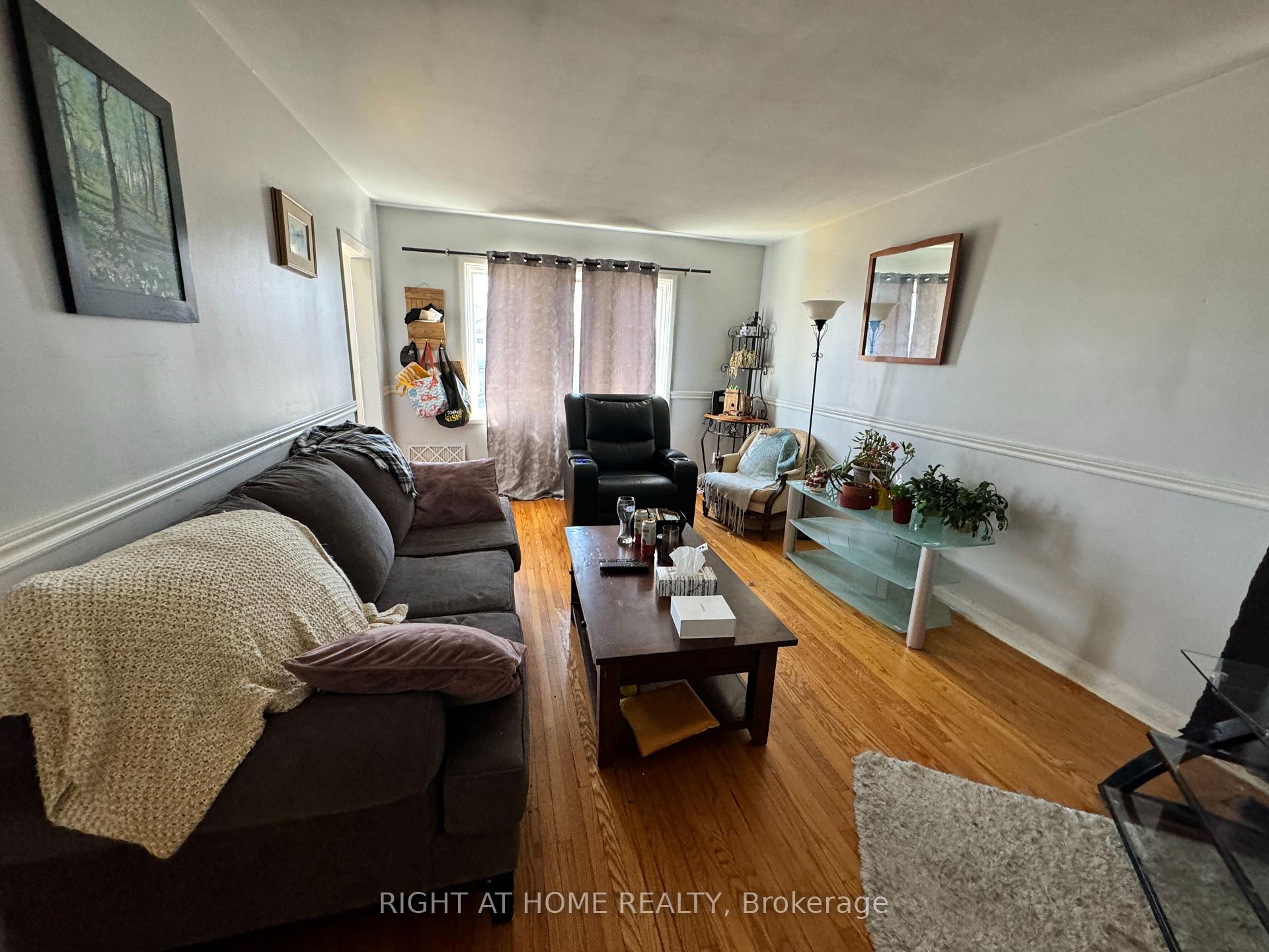 Photo 5 of 582 MacDonnell Street, Kingston, East of Sir John A. Blvd — HOMEH