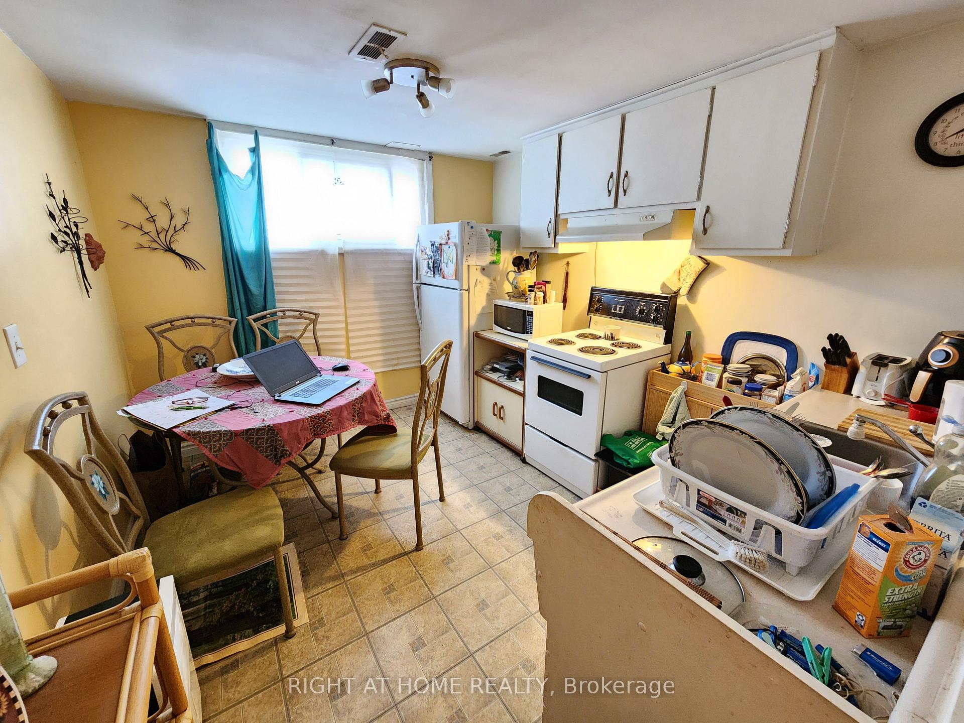 Photo 13 of 582 MacDonnell Street, Kingston, East of Sir John A. Blvd — HOMEH