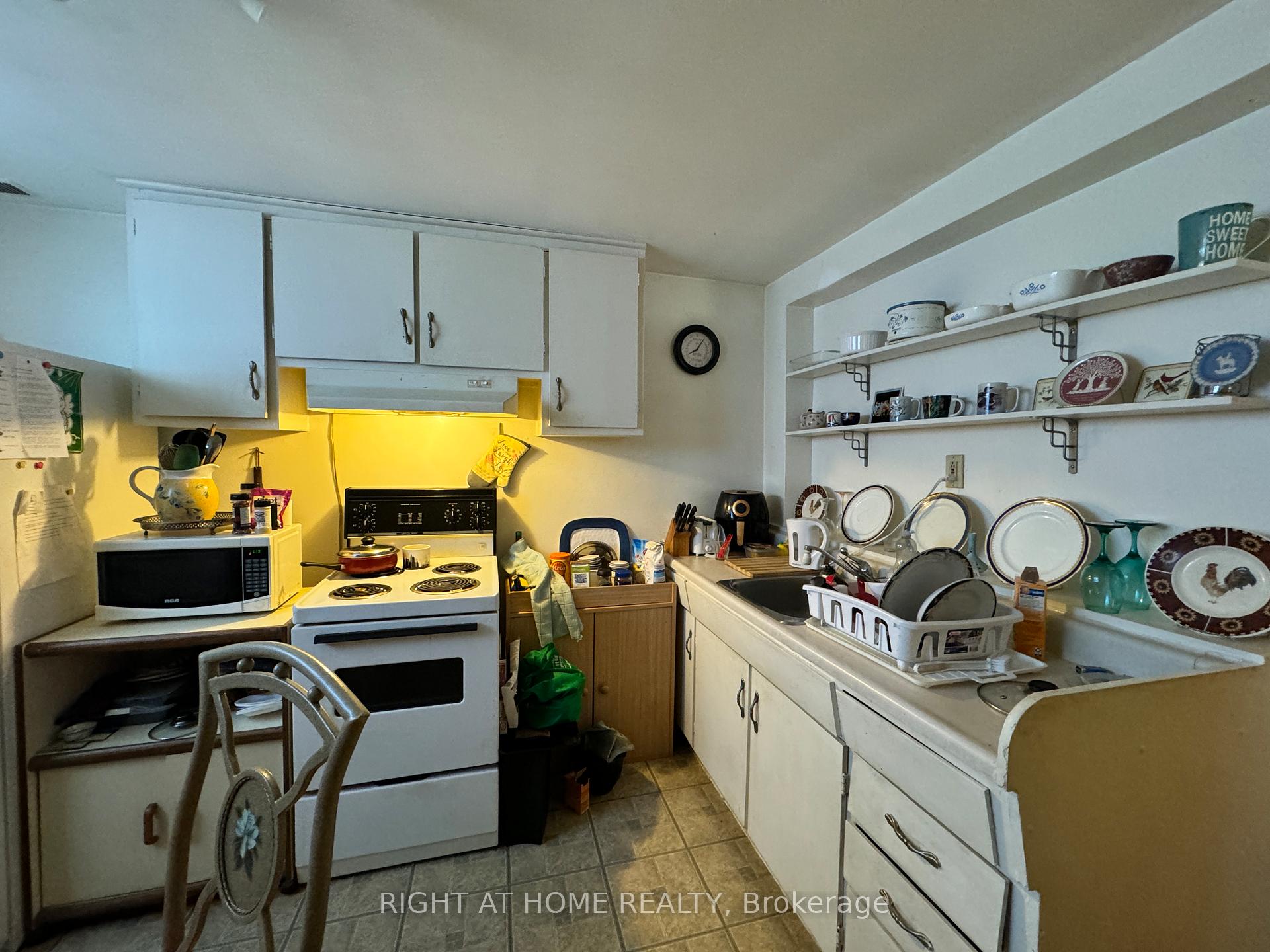 Photo 14 of 582 MacDonnell Street, Kingston, East of Sir John A. Blvd — HOMEH