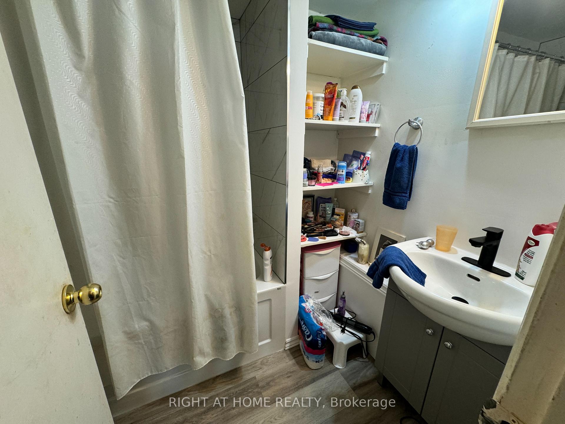 Photo 16 of 582 MacDonnell Street, Kingston, East of Sir John A. Blvd — HOMEH