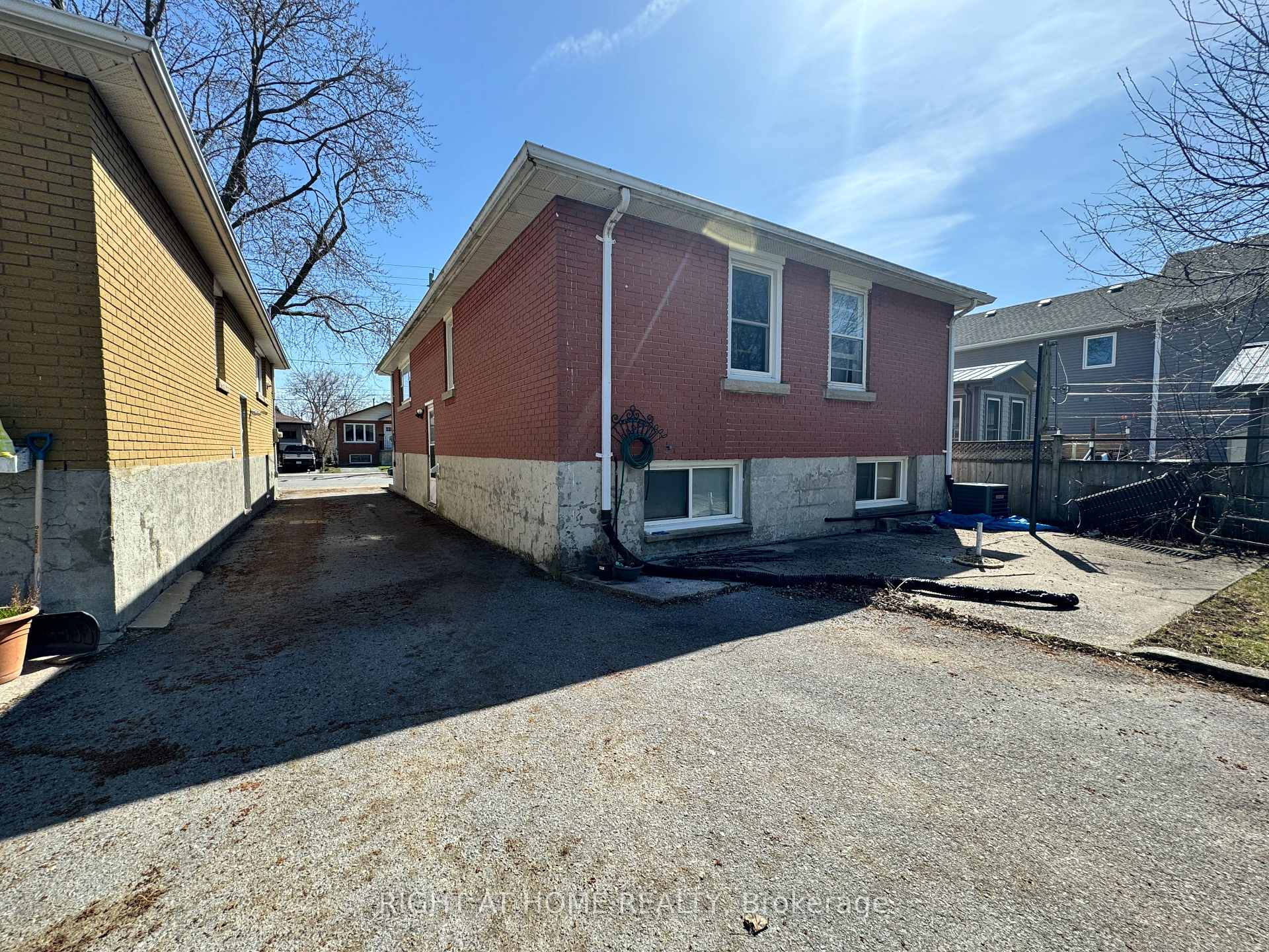 Photo 23 of 582 MacDonnell Street, Kingston, East of Sir John A. Blvd — HOMEH