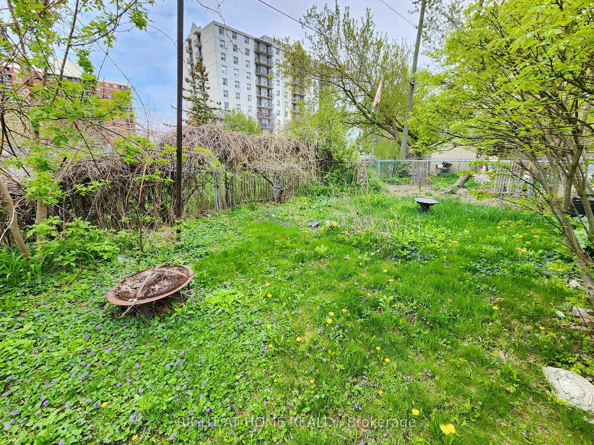 Photo 26 of 582 MacDonnell Street, Kingston, East of Sir John A. Blvd — HOMEH