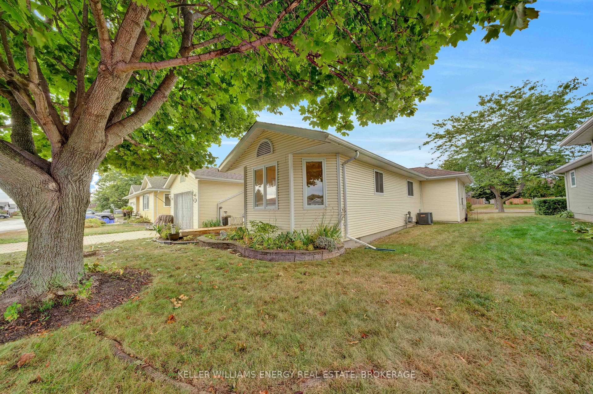 Photo 5 of 4 Heritage Drive, Prince Edward County, Wellington Ward — HOMEH