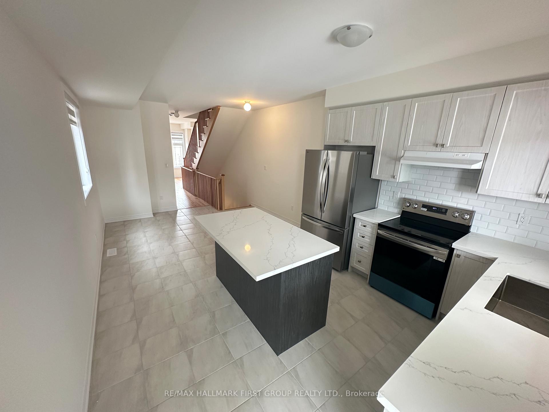 Photo 5 of 909 Crowsnest Hollow, Pickering, Rural Pickering — HOMEH