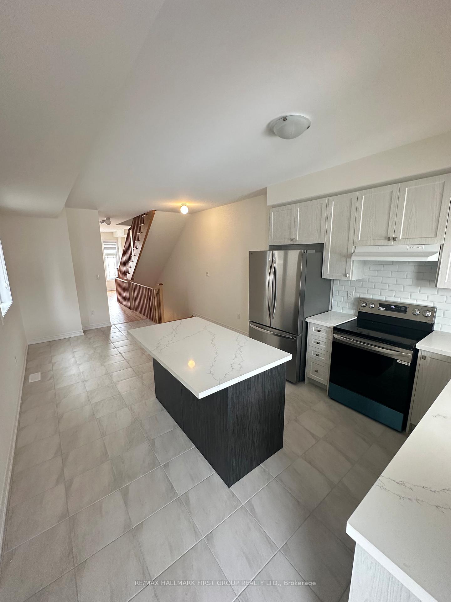Photo 6 of 909 Crowsnest Hollow, Pickering, Rural Pickering — HOMEH