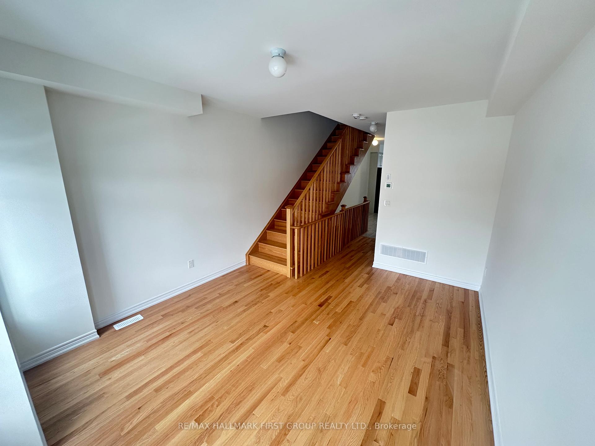 Photo 17 of 909 Crowsnest Hollow, Pickering, Rural Pickering — HOMEH