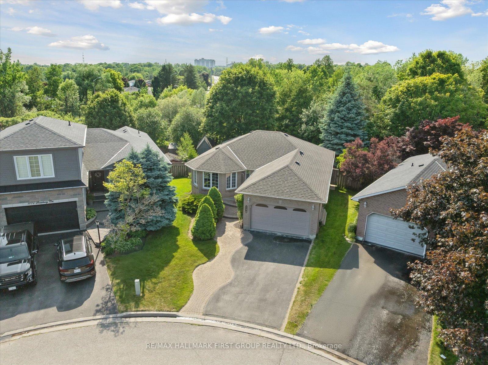 Photo 3 of 1170 Snowberry Court, Oshawa, Pinecrest — HOMEH
