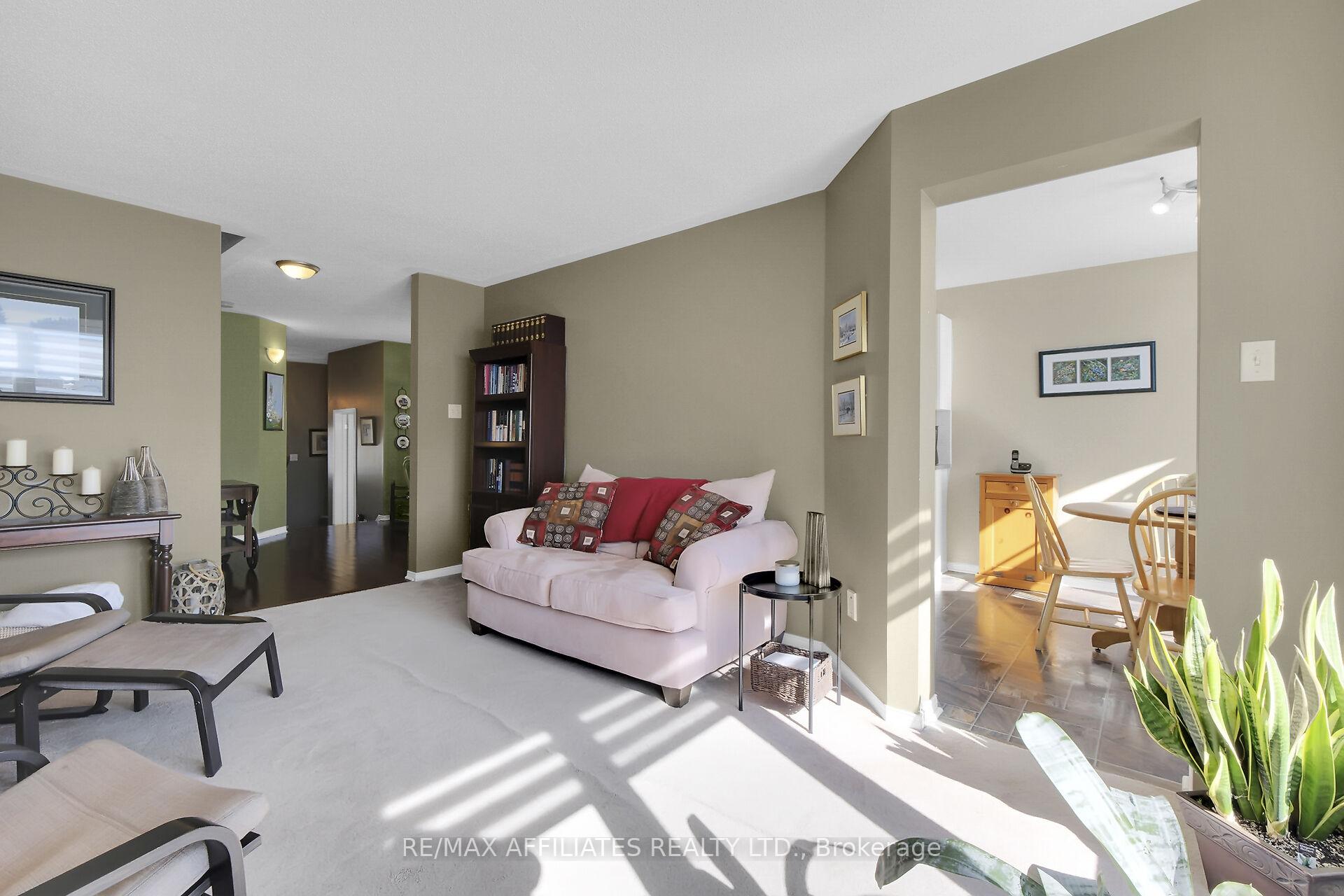 Photo 11 of 1062 Candlewood Street, Ottawa, Avalon East — HOMEH