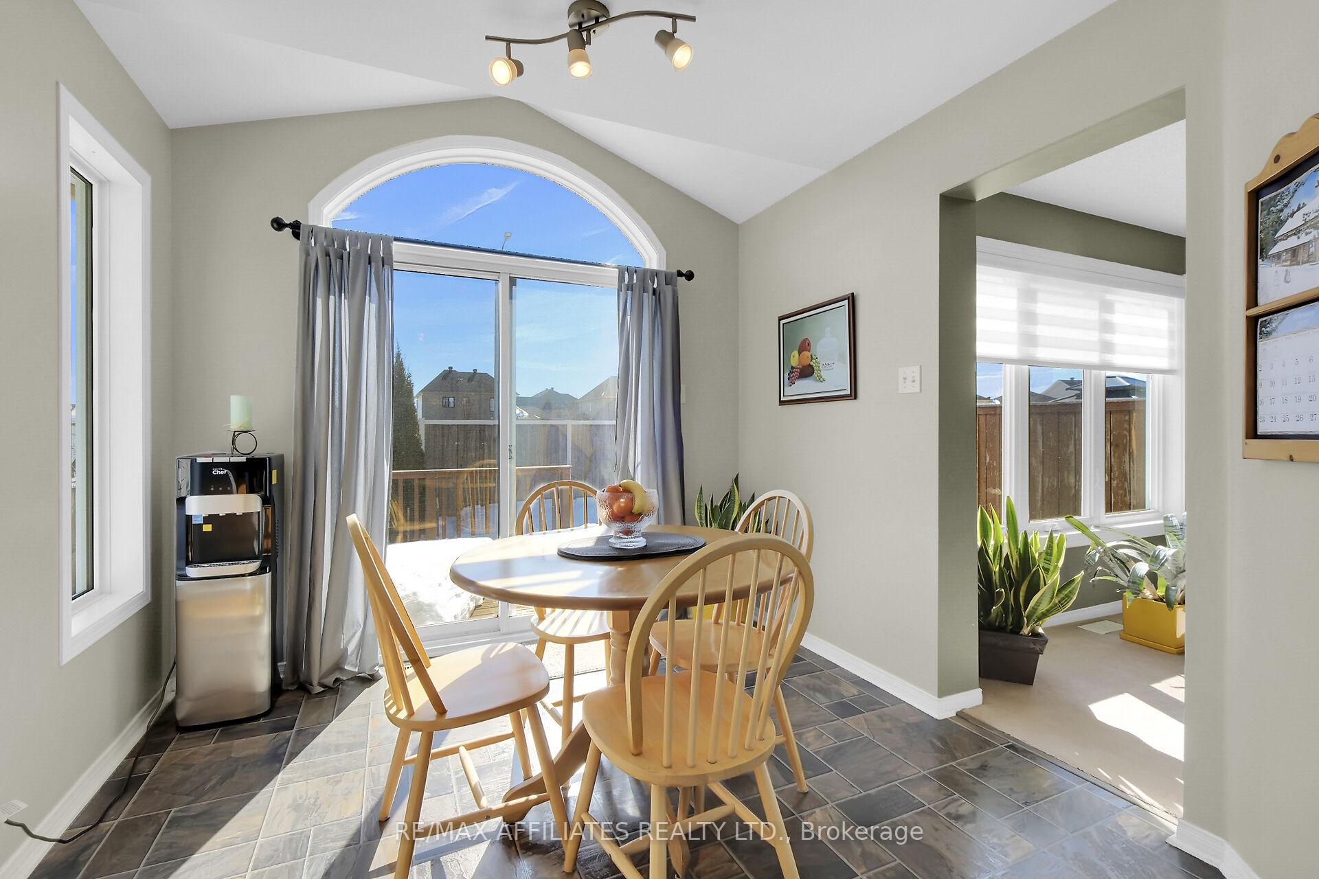 Photo 12 of 1062 Candlewood Street, Ottawa, Avalon East — HOMEH