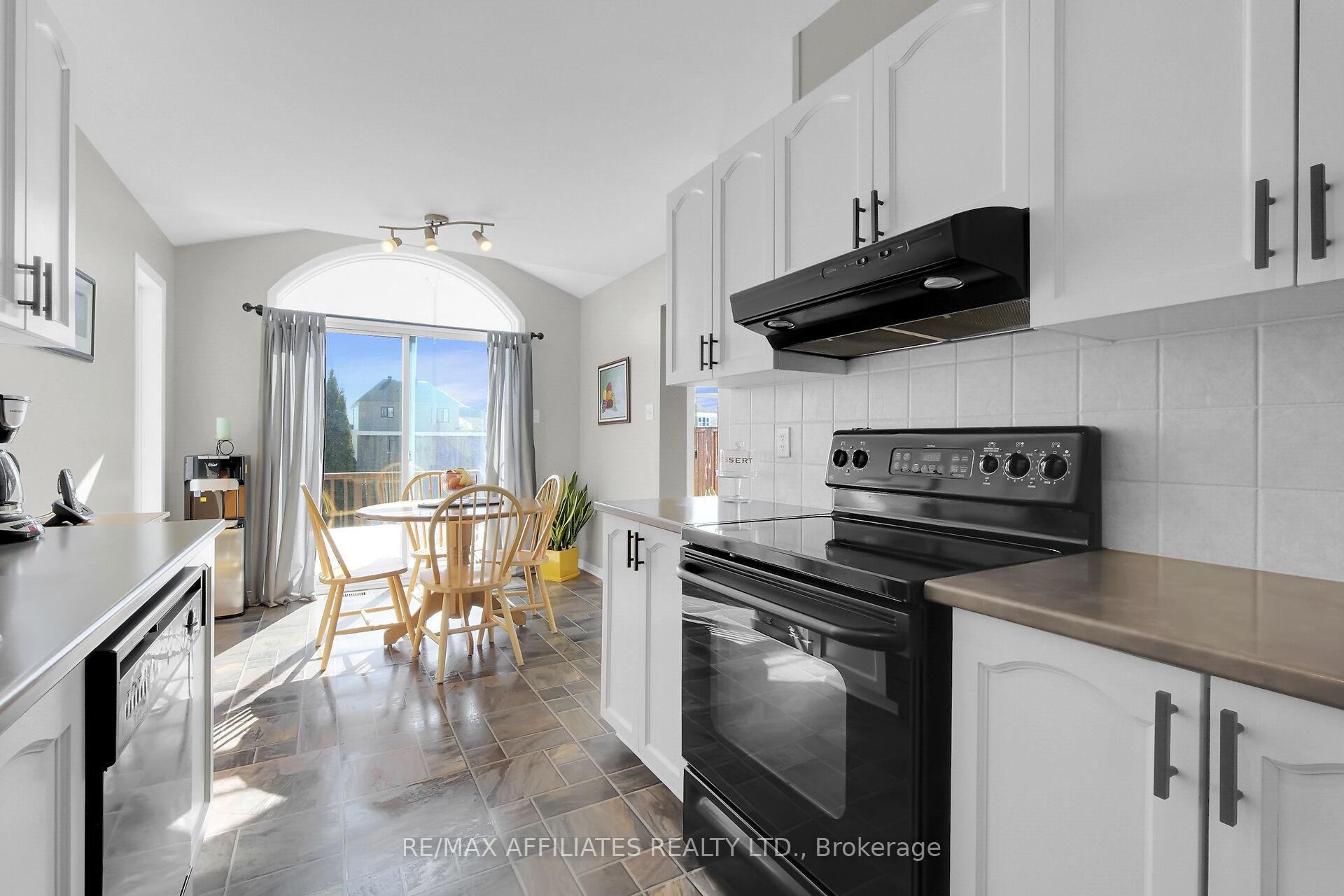 Photo 13 of 1062 Candlewood Street, Ottawa, Avalon East — HOMEH