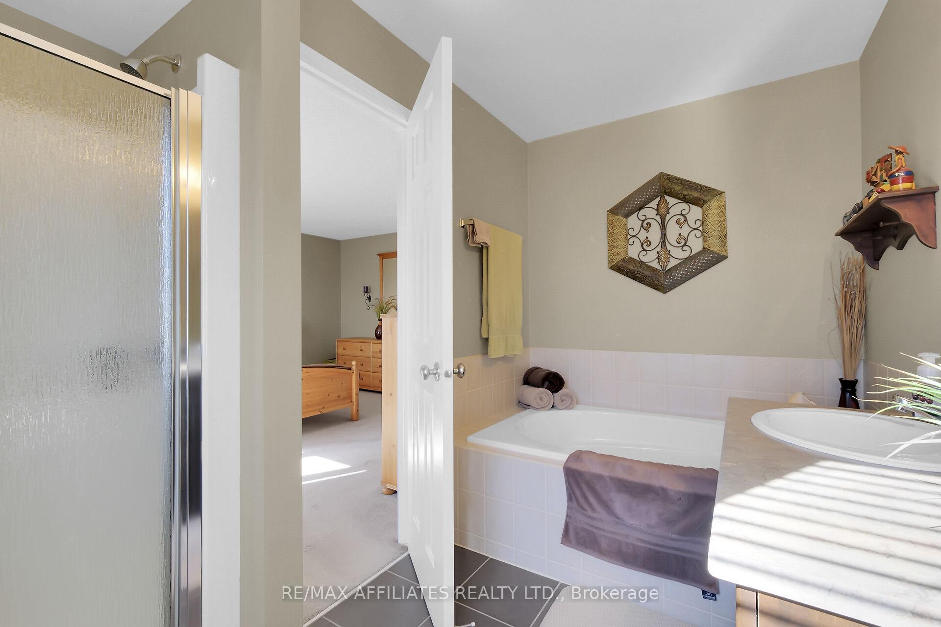 Photo 19 of 1062 Candlewood Street, Ottawa, Avalon East — HOMEH