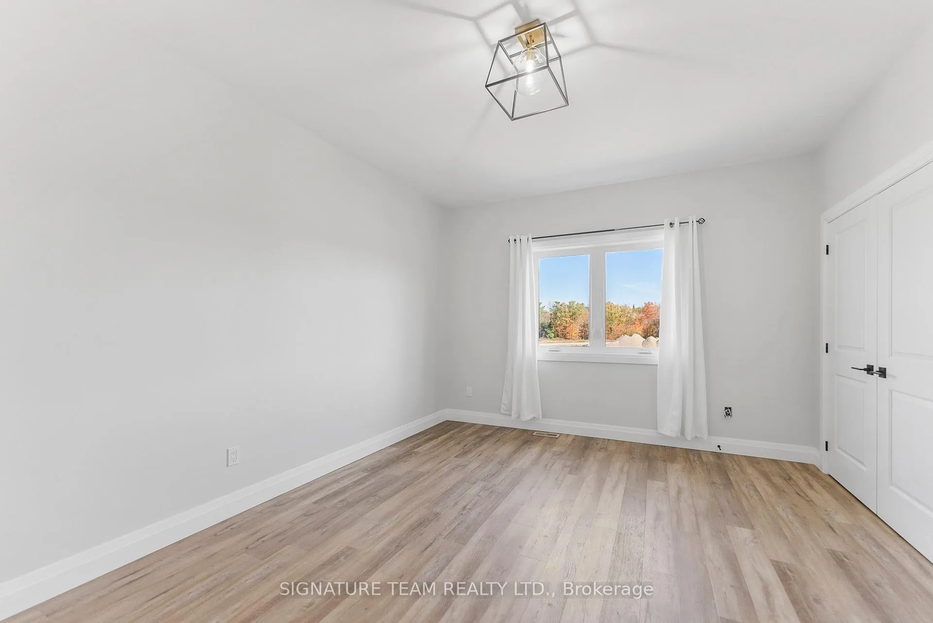 Photo 15 of 311 Forestview Crescent, Renfrew — HOMEH