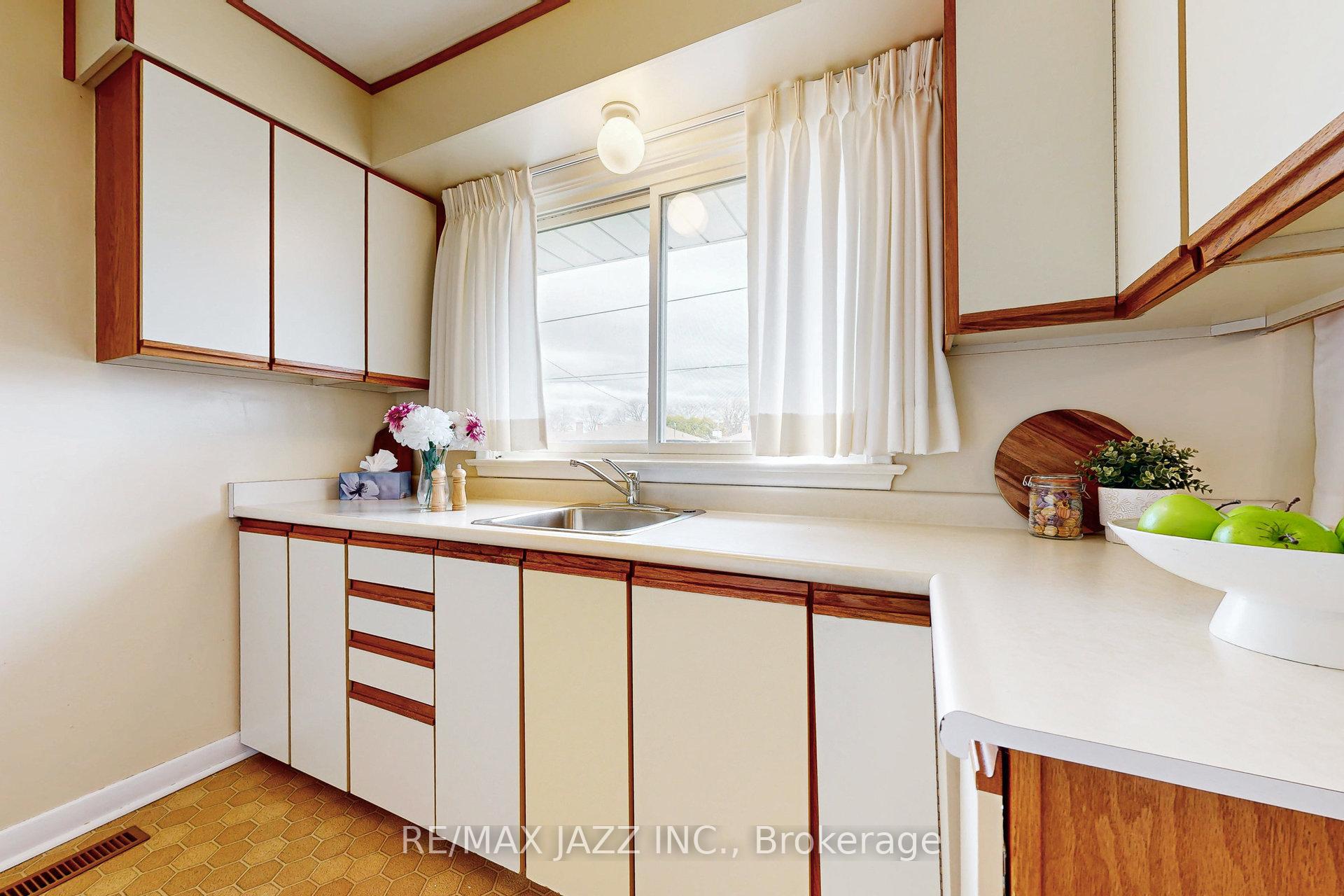 Photo 15 of 148 Easthaven Street, Oshawa, Eastdale — HOMEH