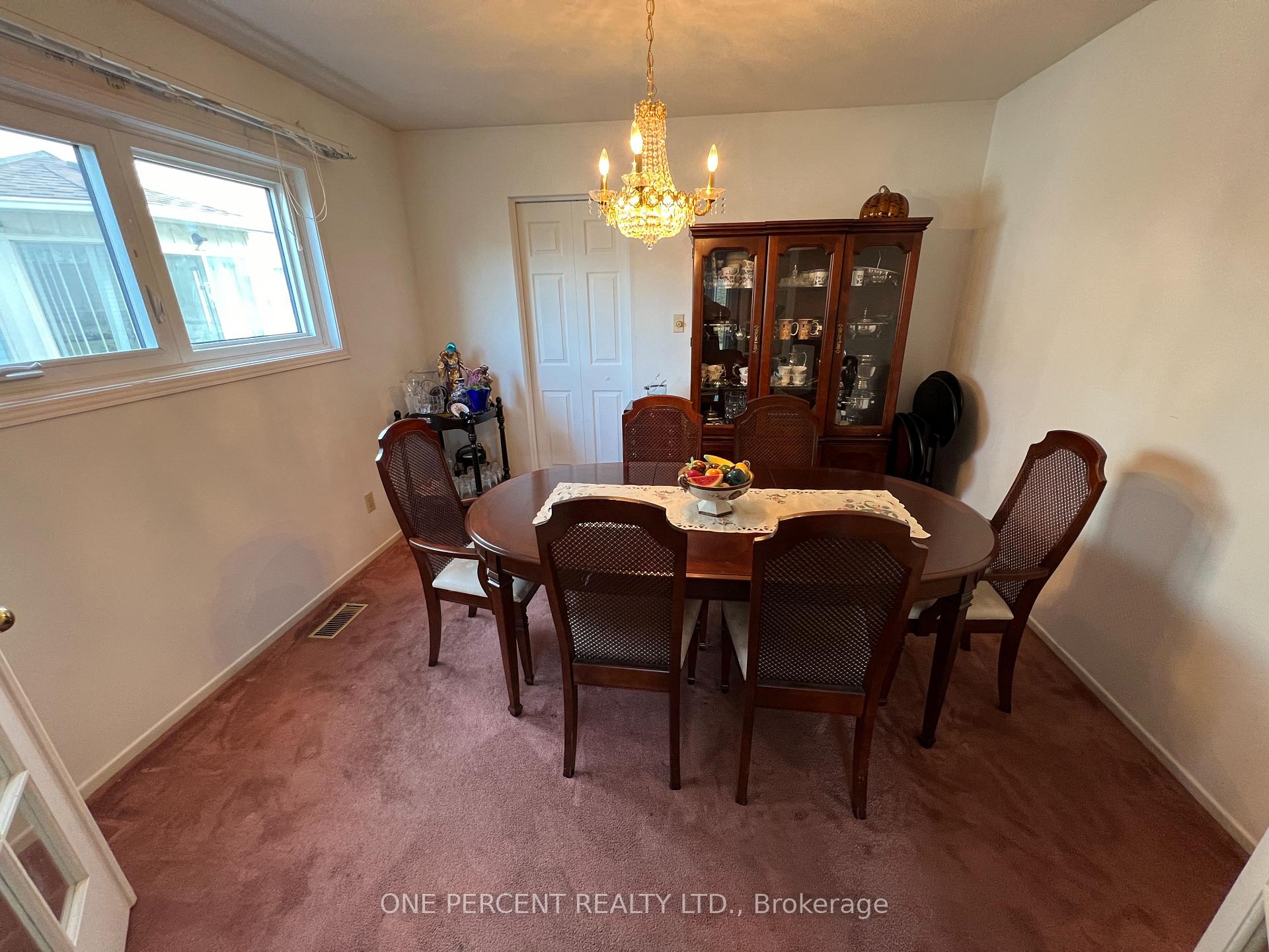 Photo 2 of 1307 Turner Crescent, Ottawa, Bilberry Creek/Queenswood Heights — HOMEH