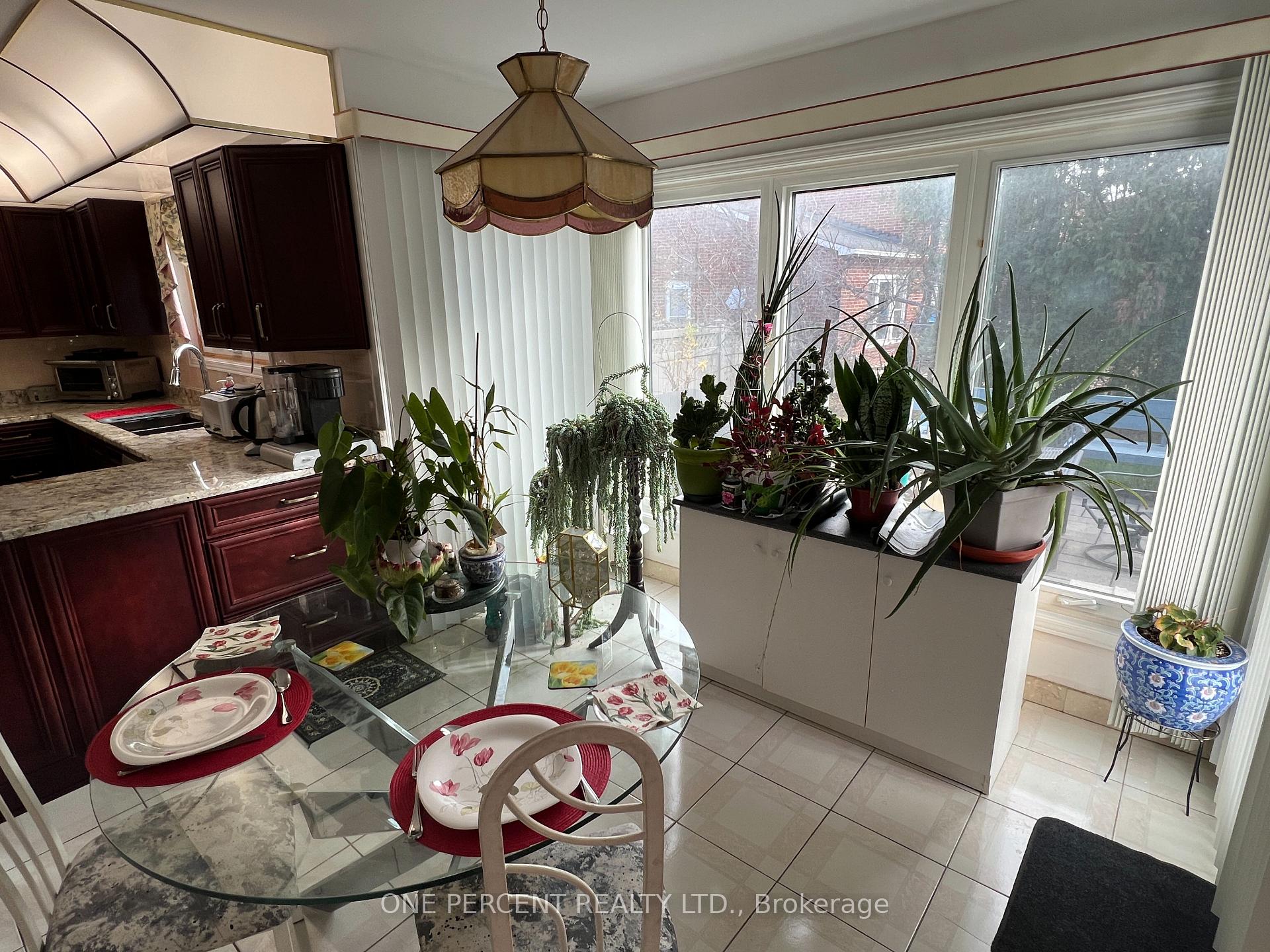 Photo 3 of 1307 Turner Crescent, Ottawa, Bilberry Creek/Queenswood Heights — HOMEH