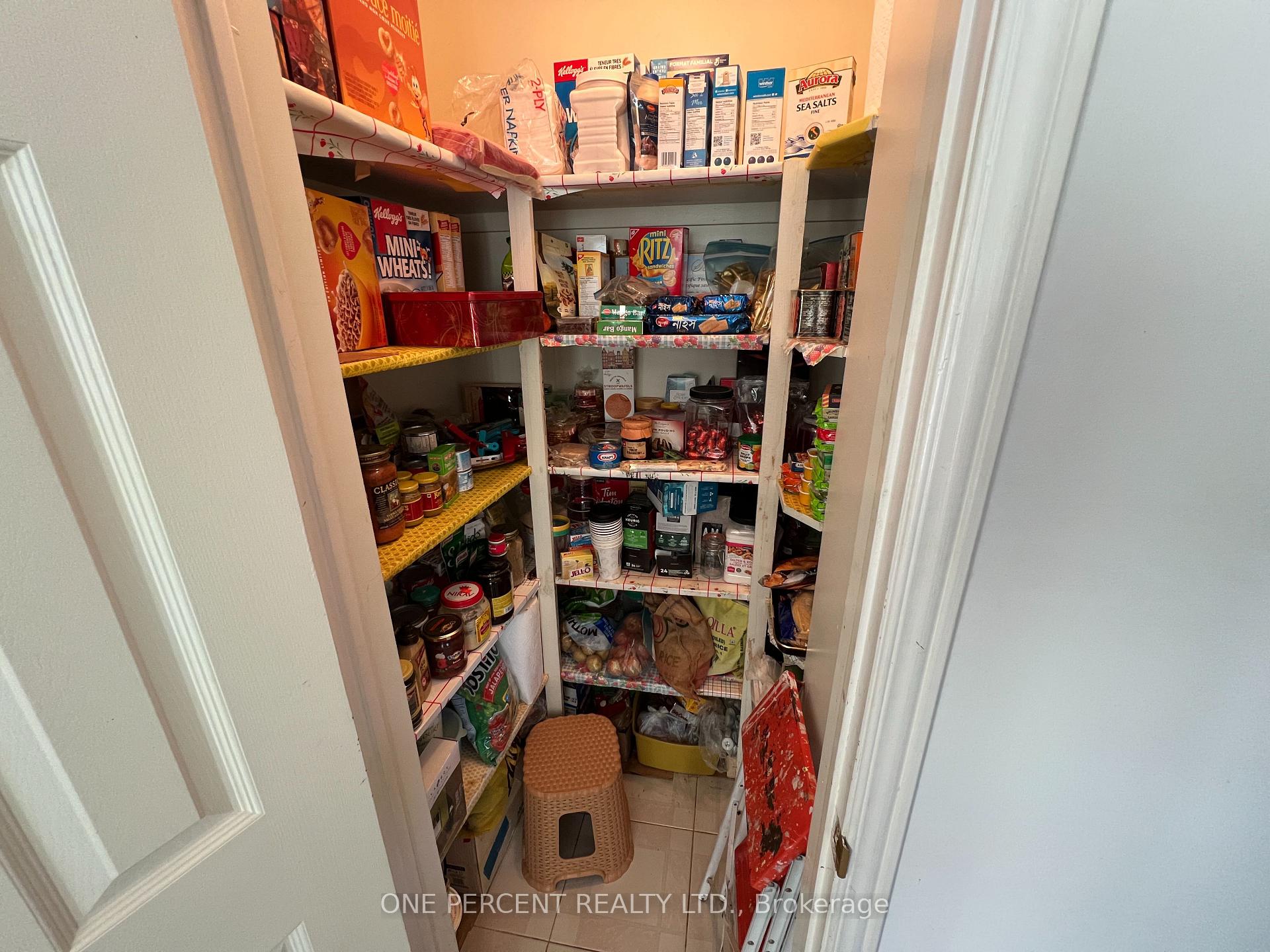 Photo 5 of 1307 Turner Crescent, Ottawa, Bilberry Creek/Queenswood Heights — HOMEH