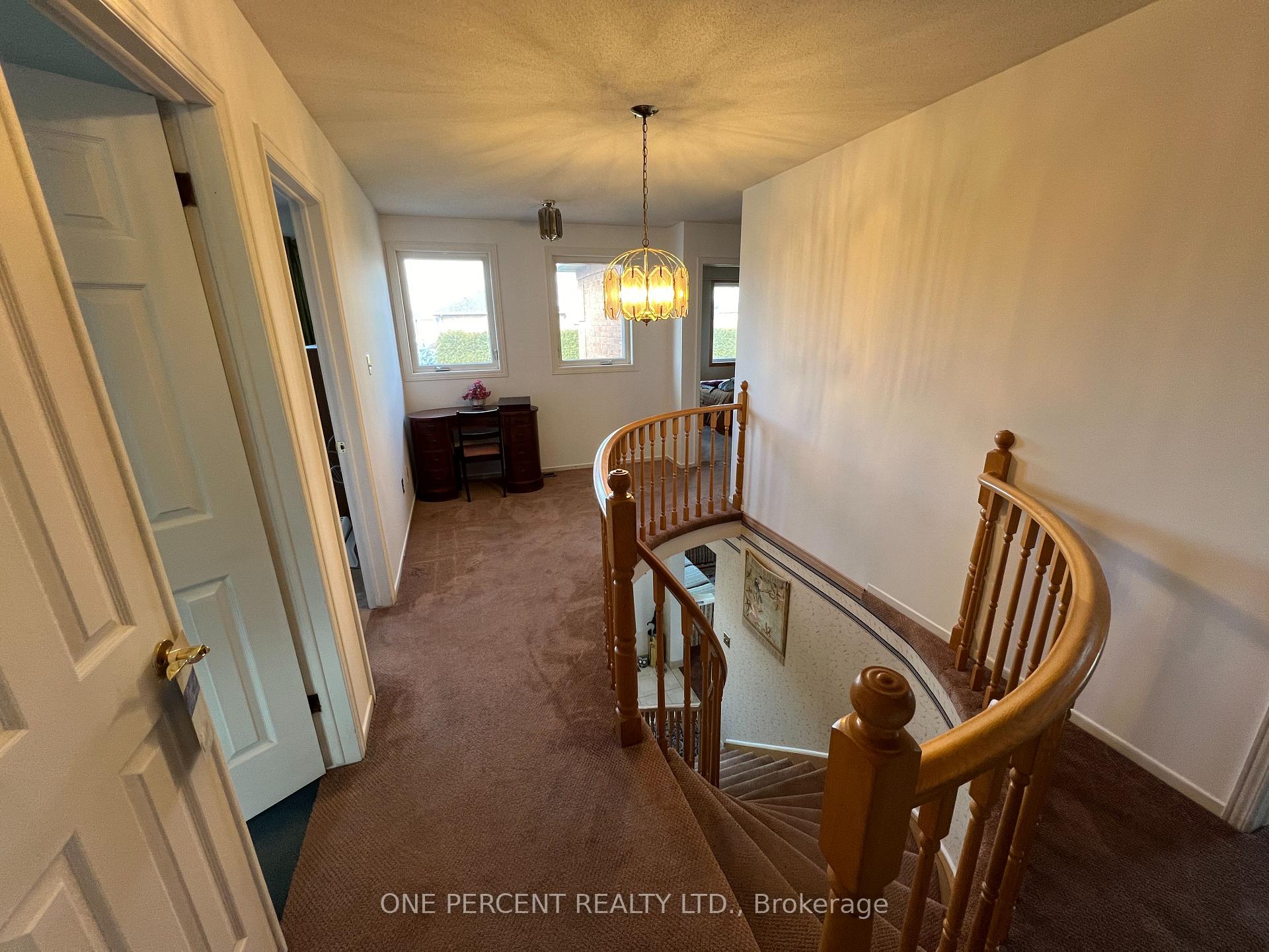 Photo 6 of 1307 Turner Crescent, Ottawa, Bilberry Creek/Queenswood Heights — HOMEH