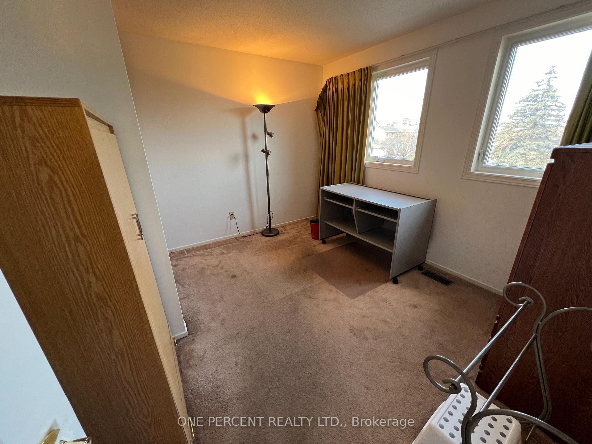 Photo 7 of 1307 Turner Crescent, Ottawa, Bilberry Creek/Queenswood Heights — HOMEH