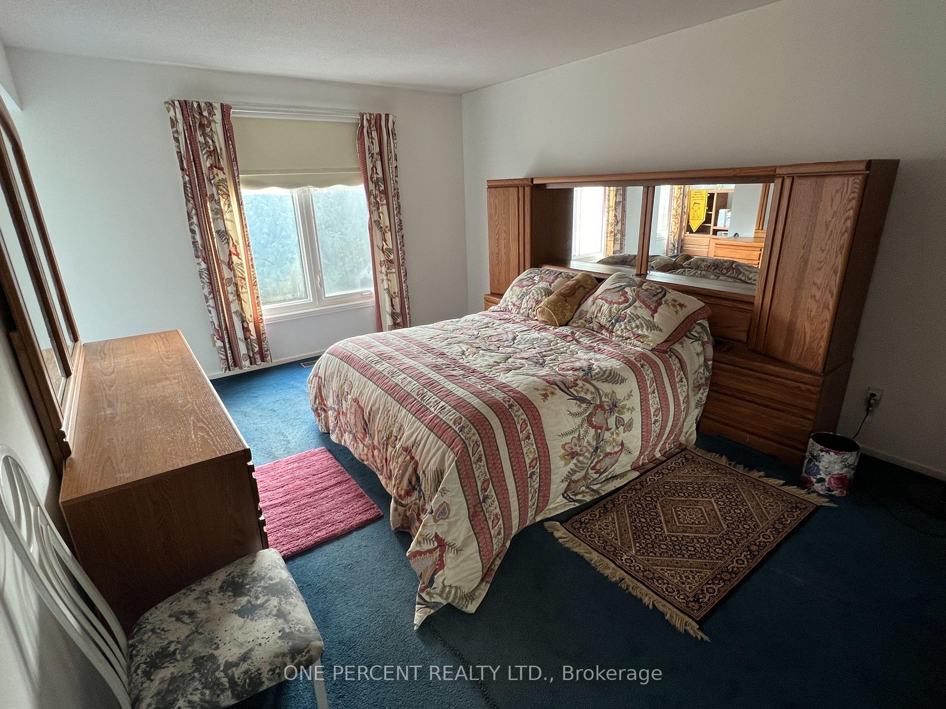 Photo 10 of 1307 Turner Crescent, Ottawa, Bilberry Creek/Queenswood Heights — HOMEH