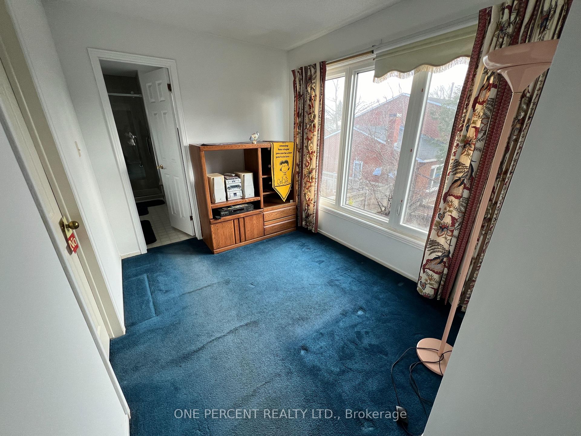 Photo 11 of 1307 Turner Crescent, Ottawa, Bilberry Creek/Queenswood Heights — HOMEH