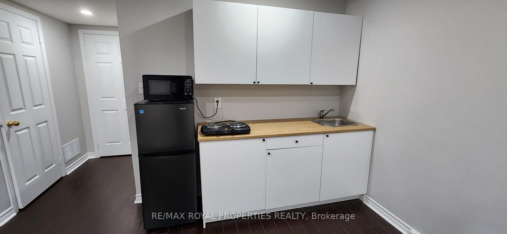 Photo 2 of Unit Bsmt, 1657 Avonmore Square W, Pickering, Town Centre — HOMEH