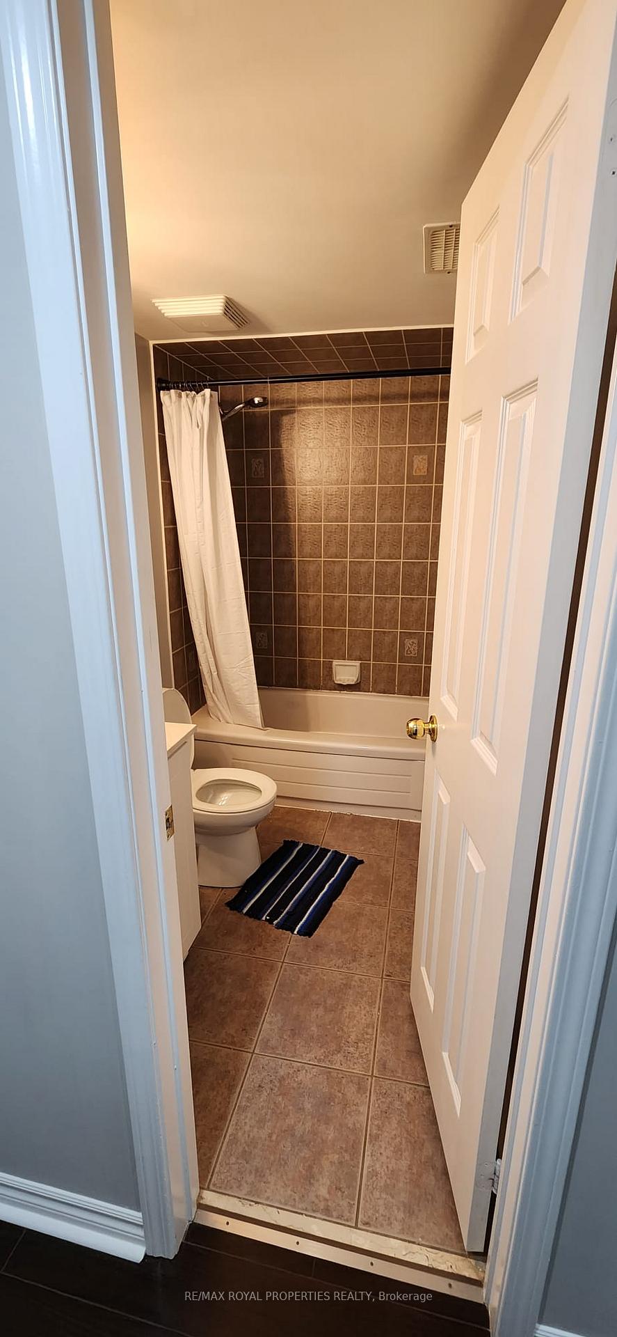 Photo 3 of Unit Bsmt, 1657 Avonmore Square W, Pickering, Town Centre — HOMEH