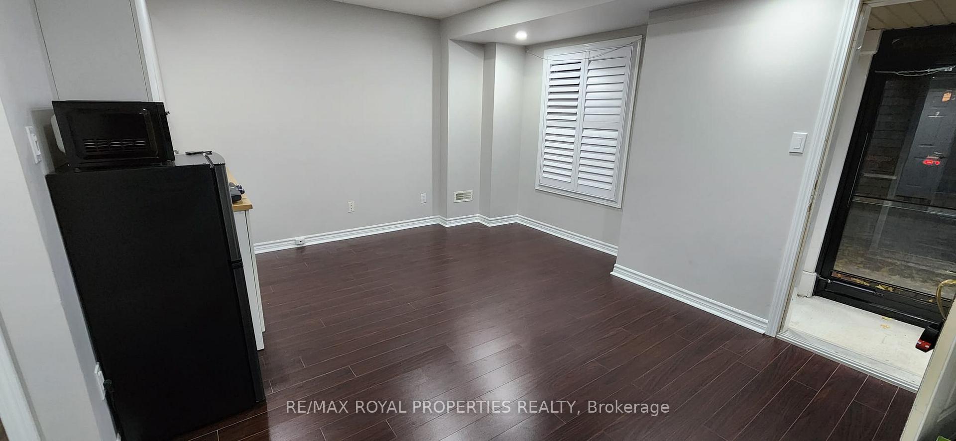 Photo 5 of Unit Bsmt, 1657 Avonmore Square W, Pickering, Town Centre — HOMEH