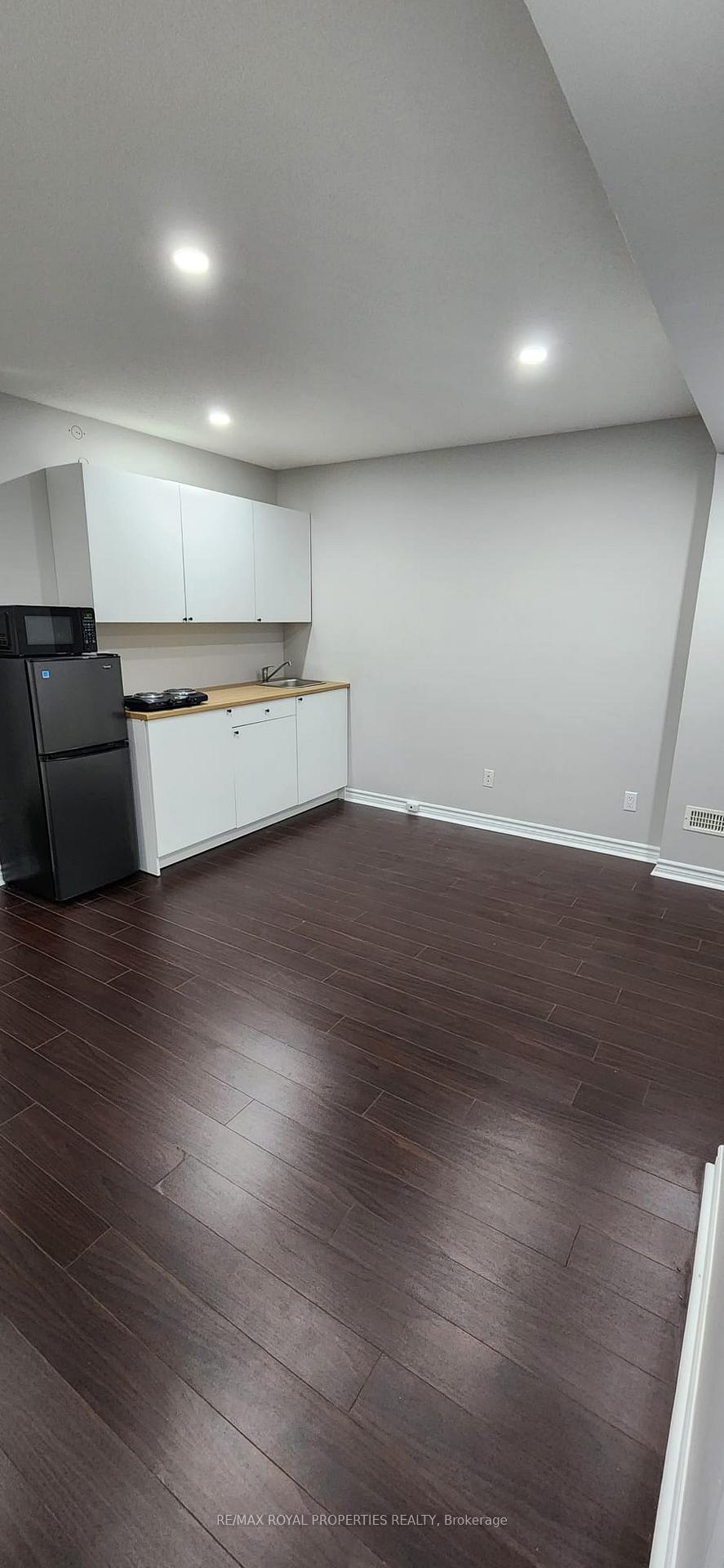 Photo 6 of Unit Bsmt, 1657 Avonmore Square W, Pickering, Town Centre — HOMEH