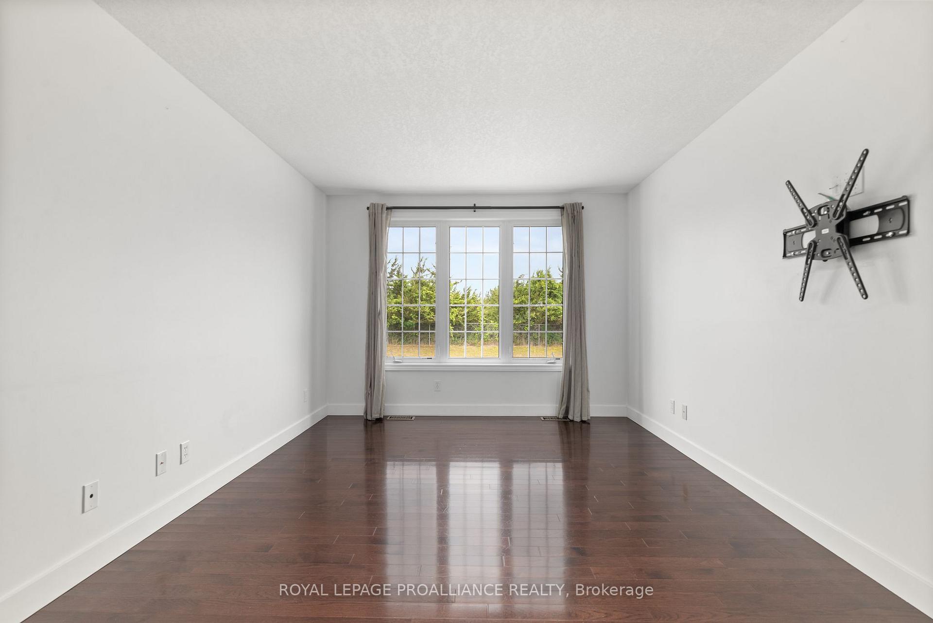 Photo 9 of 41 Ridgeview Lane, Quinte West, Sidney Ward — HOMEH
