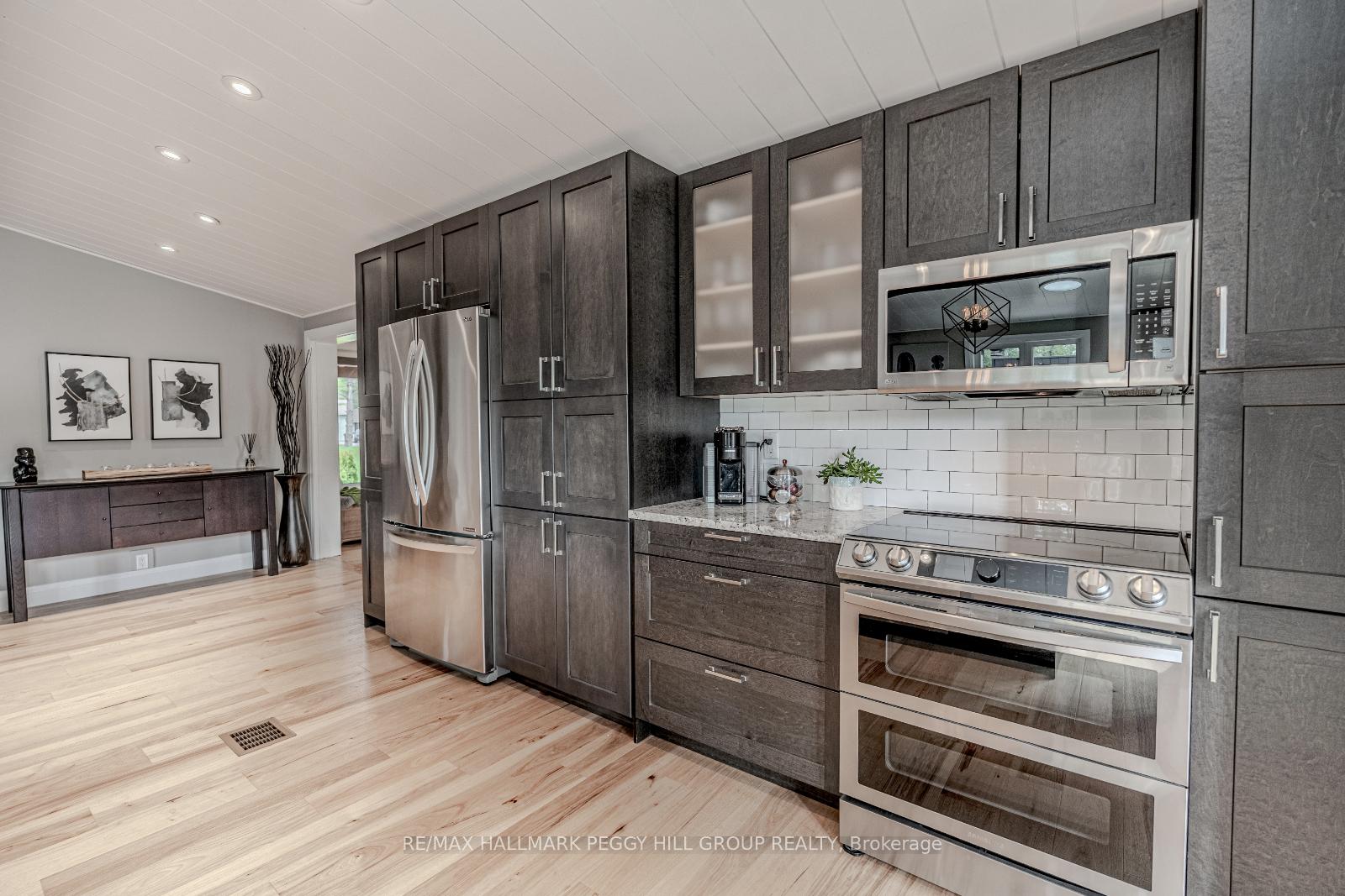 Photo 7 of 7952 Park Lane Crescent, Ramara, Rural Ramara — HOMEH