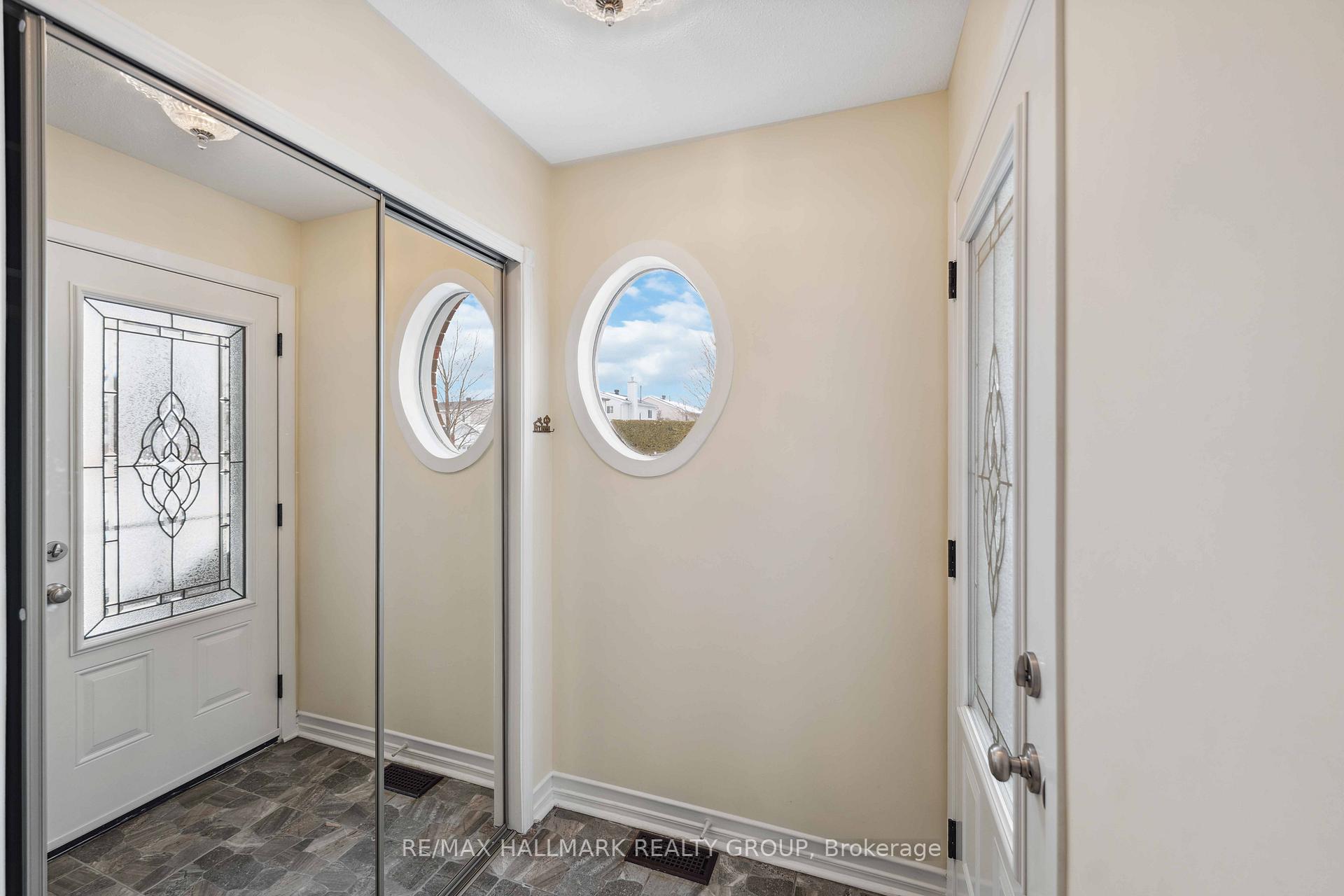 Photo 3 of 602 Wilkie Drive, Ottawa, Fallingbrook/Pineridge — HOMEH