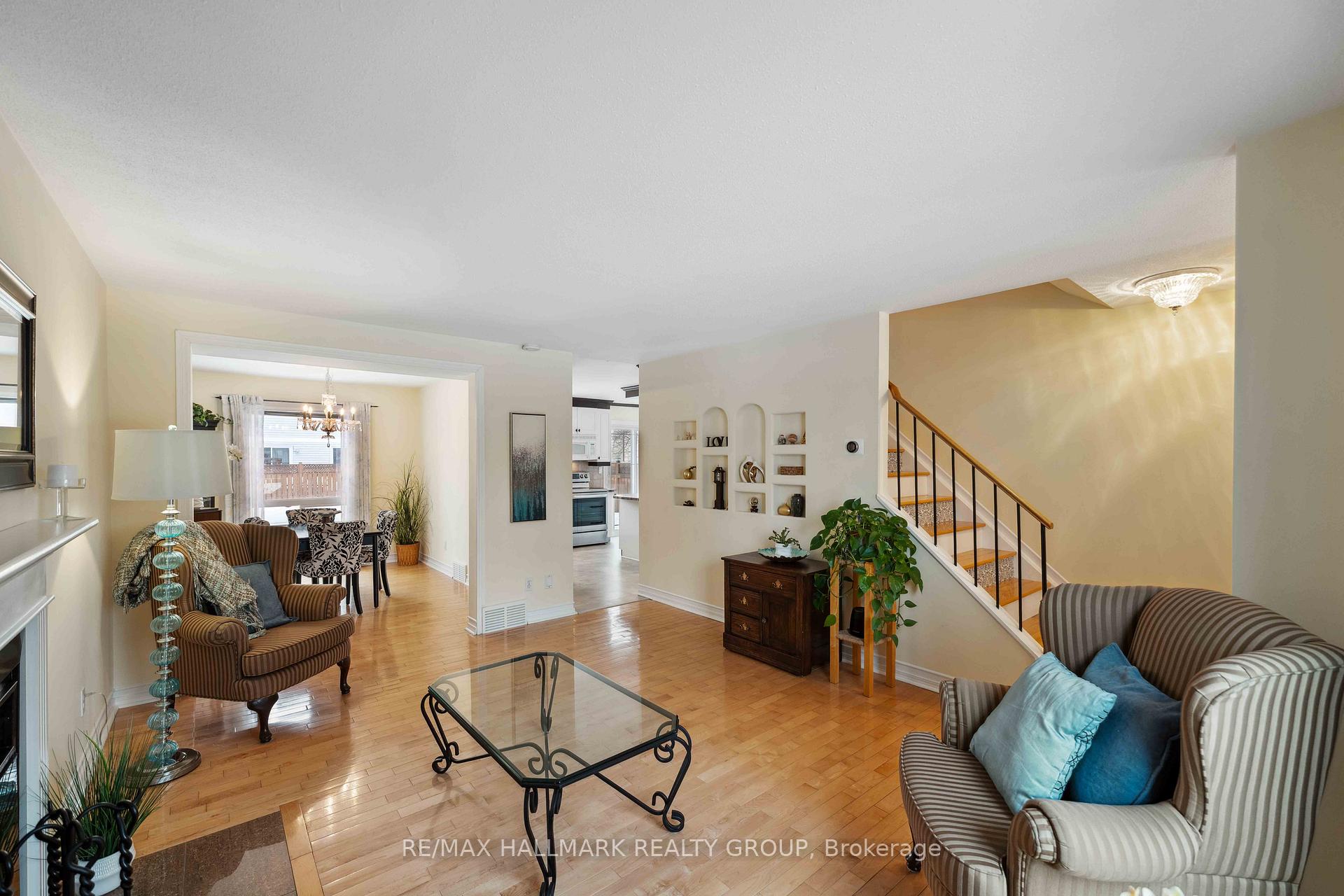 Photo 5 of 602 Wilkie Drive, Ottawa, Fallingbrook/Pineridge — HOMEH