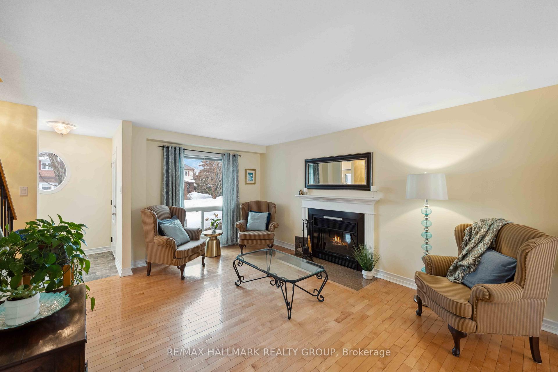 Photo 6 of 602 Wilkie Drive, Ottawa, Fallingbrook/Pineridge — HOMEH