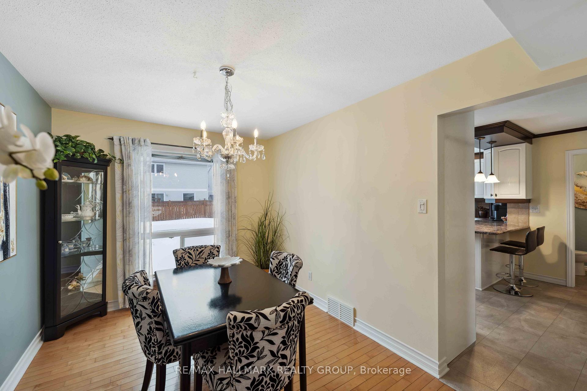 Photo 7 of 602 Wilkie Drive, Ottawa, Fallingbrook/Pineridge — HOMEH