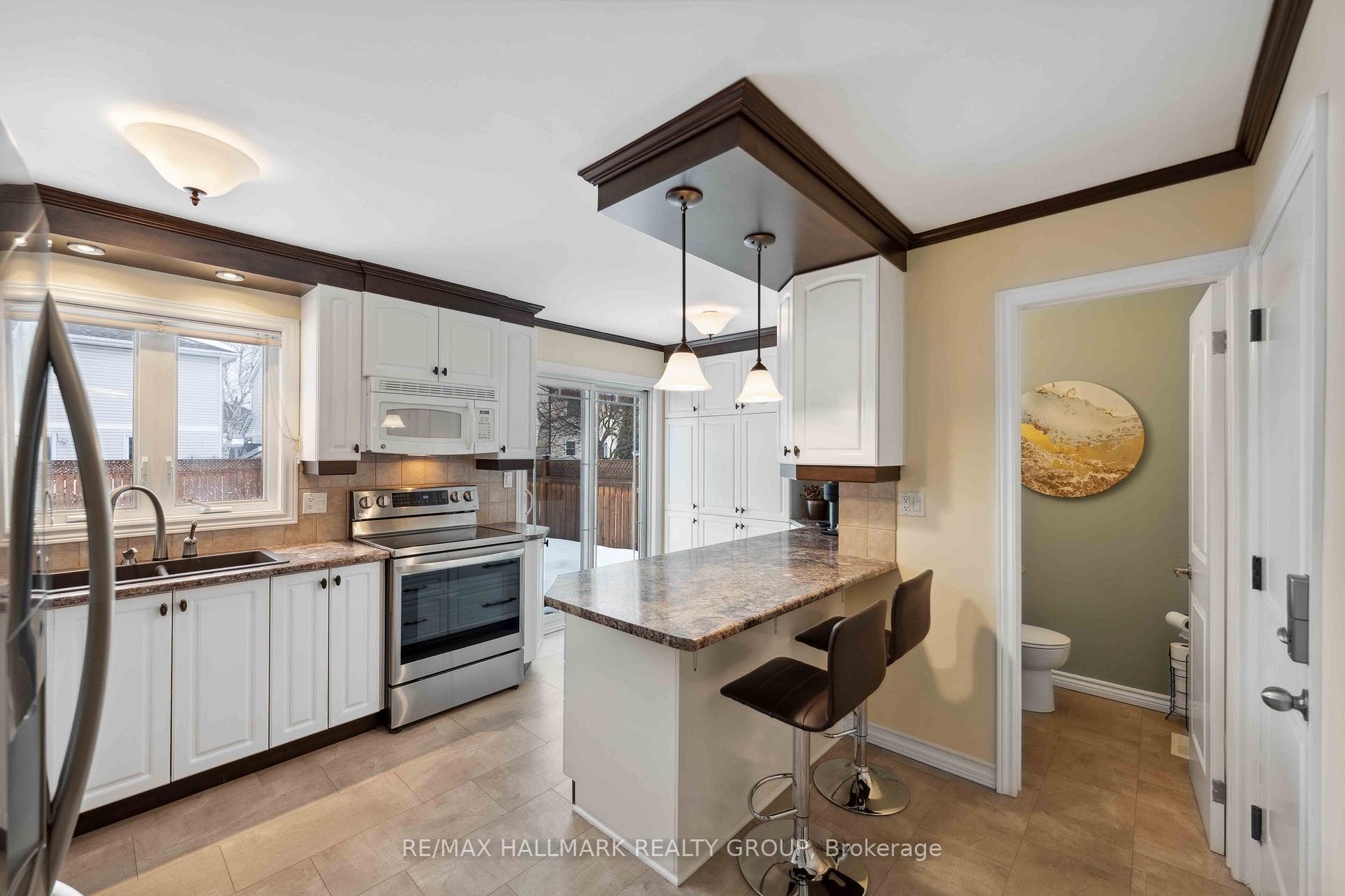 Photo 9 of 602 Wilkie Drive, Ottawa, Fallingbrook/Pineridge — HOMEH