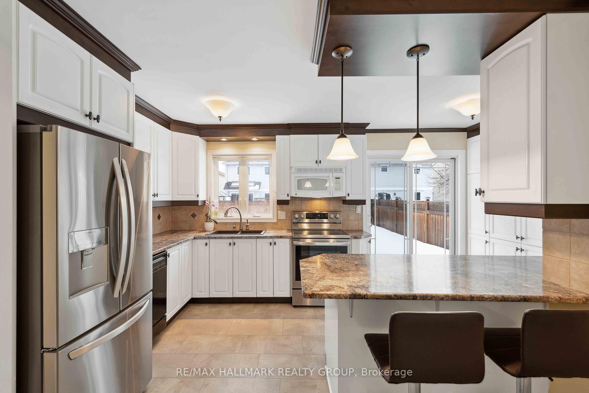 Photo 10 of 602 Wilkie Drive, Ottawa, Fallingbrook/Pineridge — HOMEH