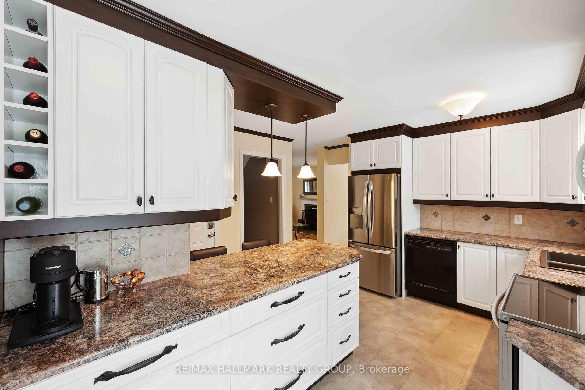 Photo 13 of 602 Wilkie Drive, Ottawa, Fallingbrook/Pineridge — HOMEH