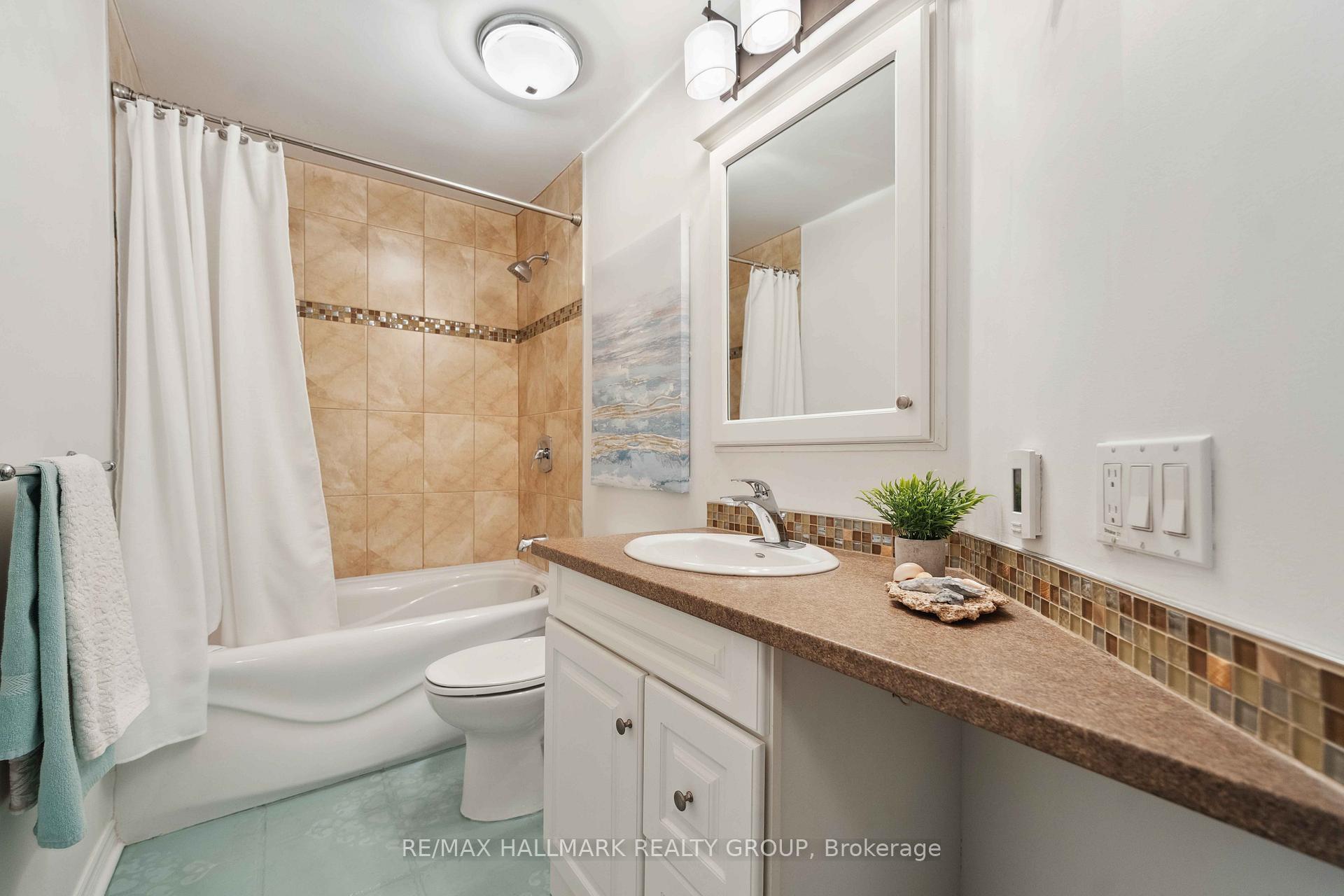 Photo 20 of 602 Wilkie Drive, Ottawa, Fallingbrook/Pineridge — HOMEH