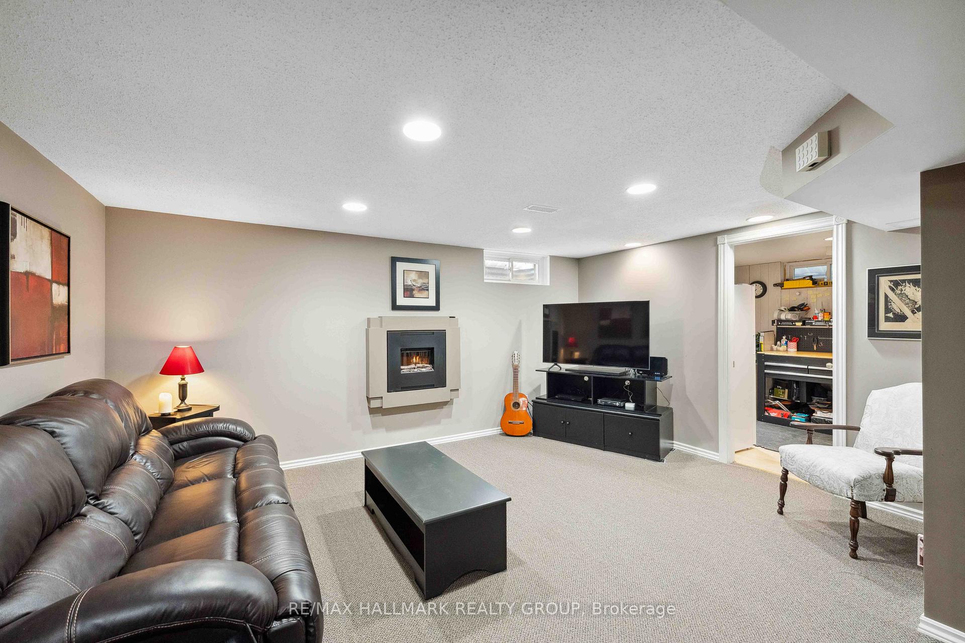 Photo 23 of 602 Wilkie Drive, Ottawa, Fallingbrook/Pineridge — HOMEH